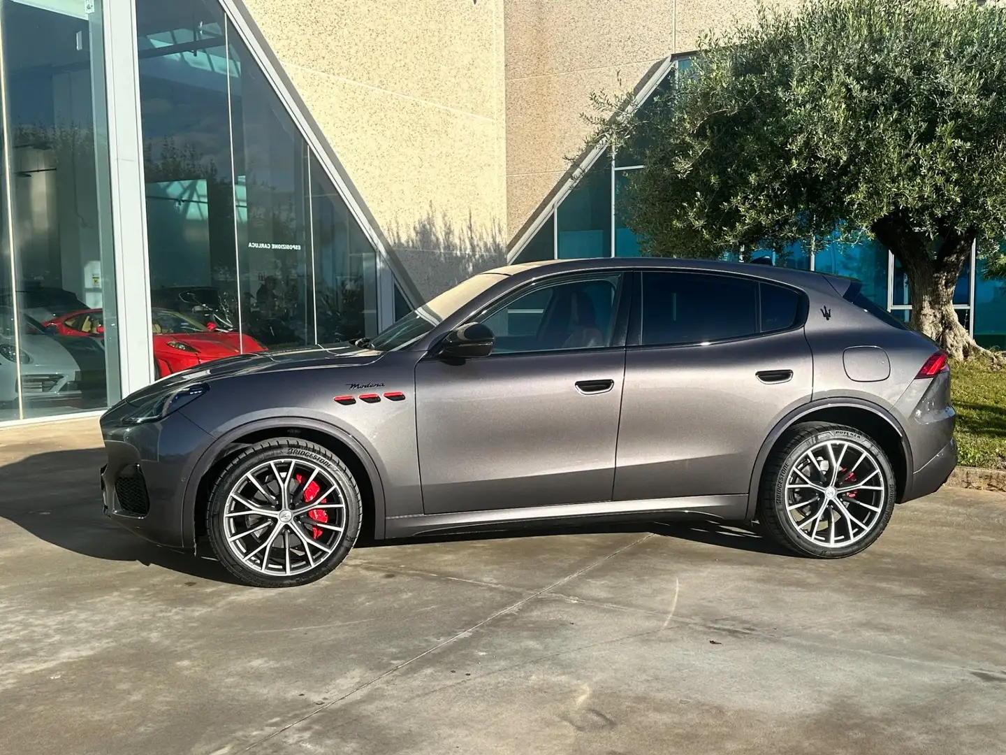 Maserati Grecale Modena 330cv possibilità noleggio no scoring Gris - 2