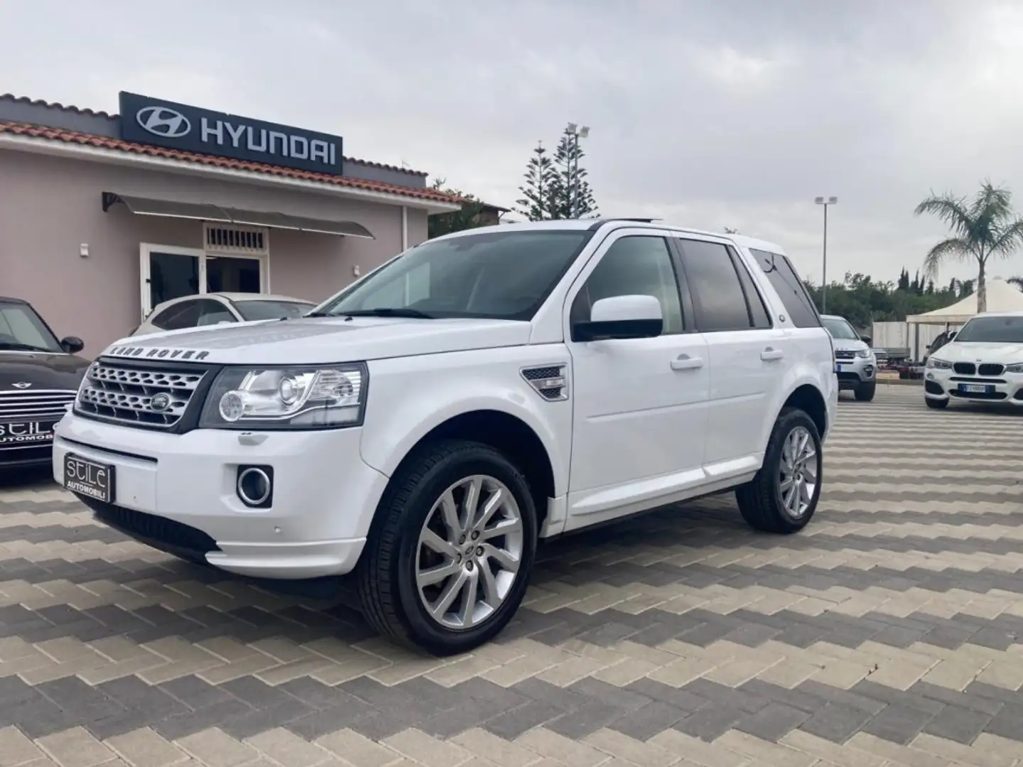 Land Rover Freelander 2.2 SD4 S.W. HSE Bílá - 2