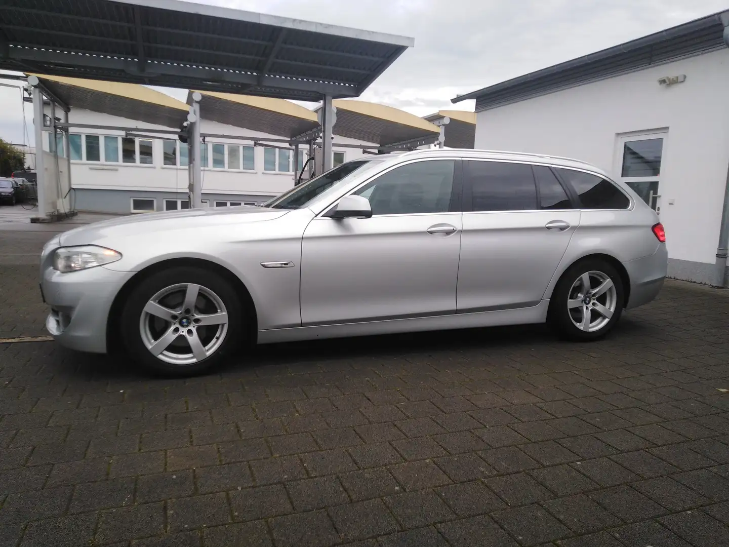 BMW 520 d - HEAD UP-SOFT-KAMERA-ACC-KEYLESS-VOLL !! Argent - 2