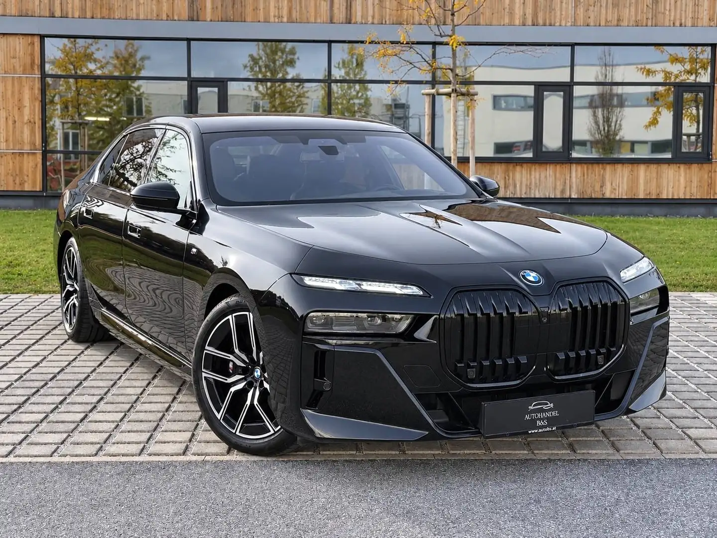 BMW 750 e *M-PAKET PRO, FOND TV, B&W, PANO-SKY, KRISTALL* Schwarz - 1