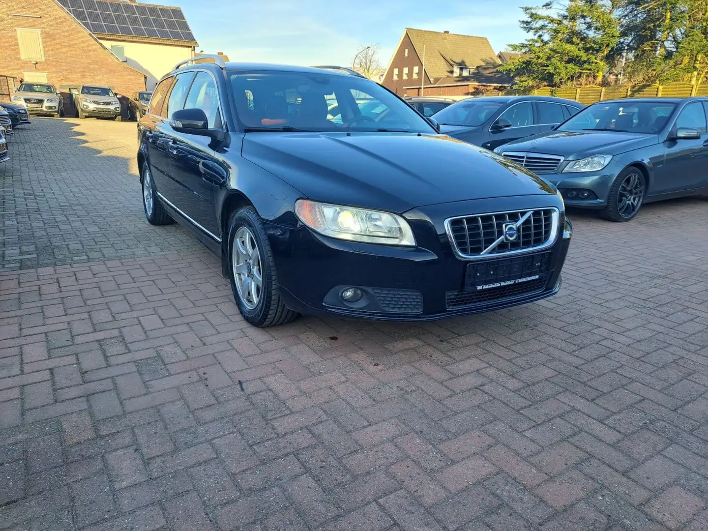 Volvo V70 Kombi Summum/Klima/Automatik/Memory/Ahk/ Schwarz - 2