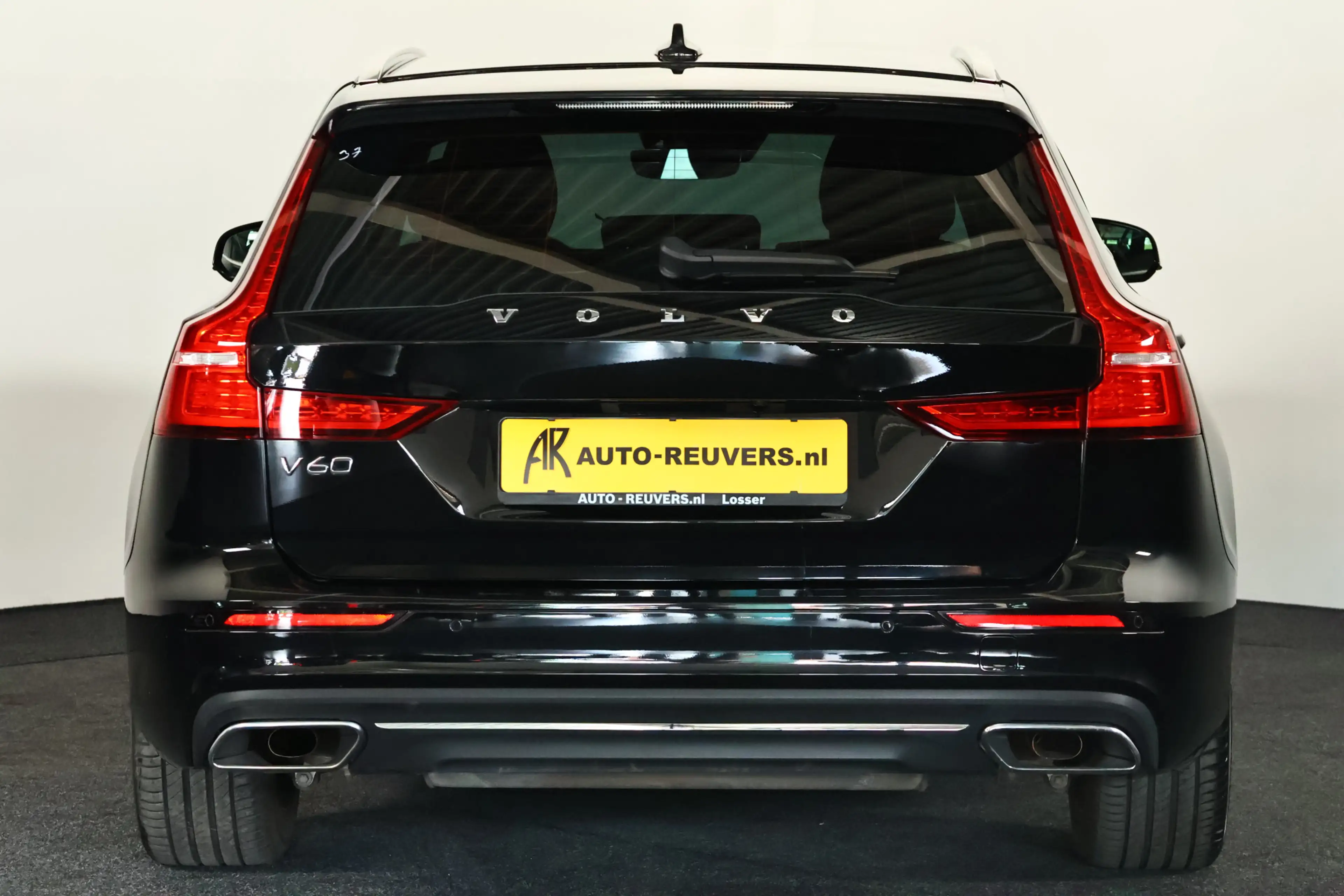 Volvo V60 2.0 T6 Recharge AWD Inscription / LED / Navi / Car — photo 8