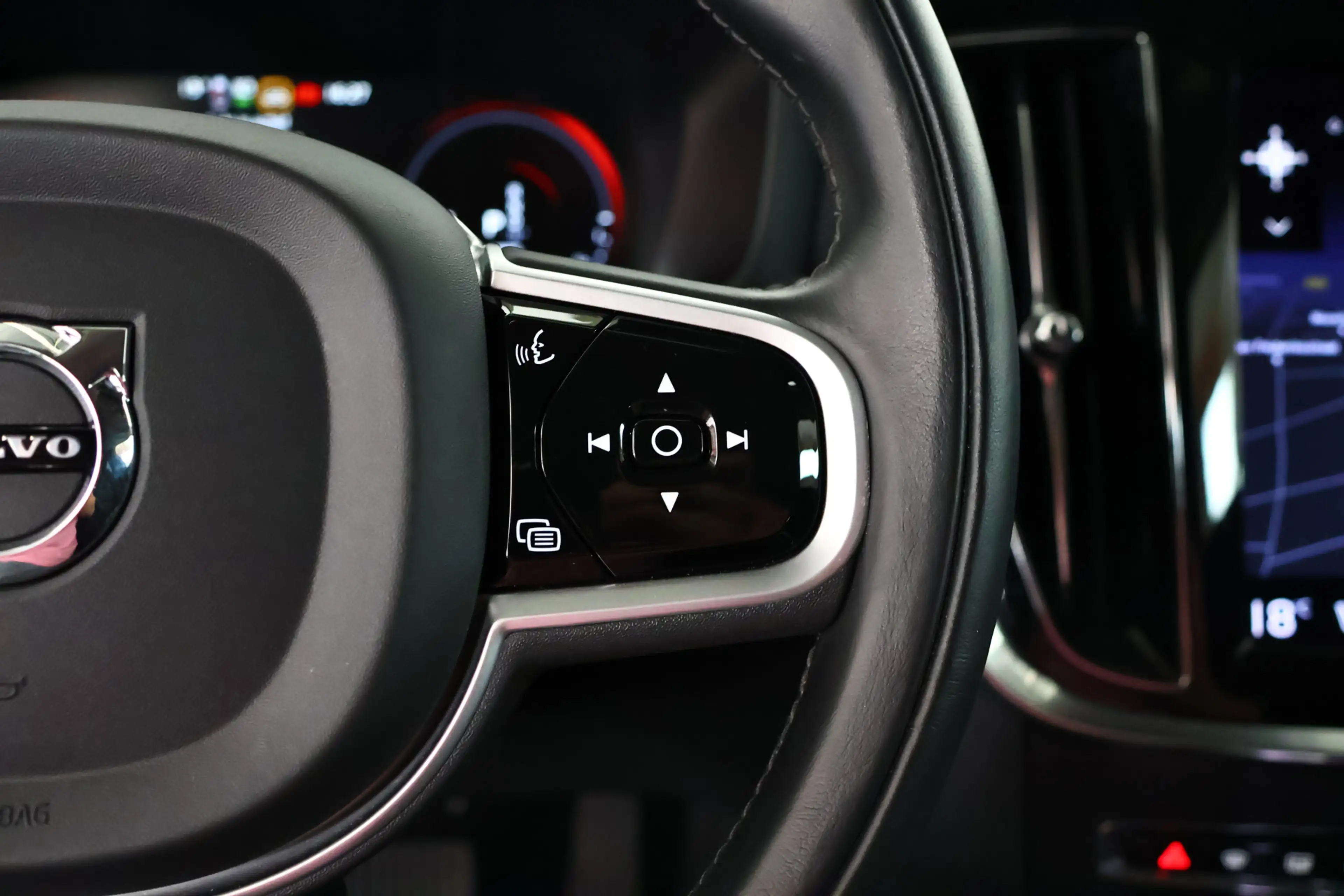 Volvo V60 2.0 T6 Recharge AWD Inscription / LED / Navi / Car — photo 23