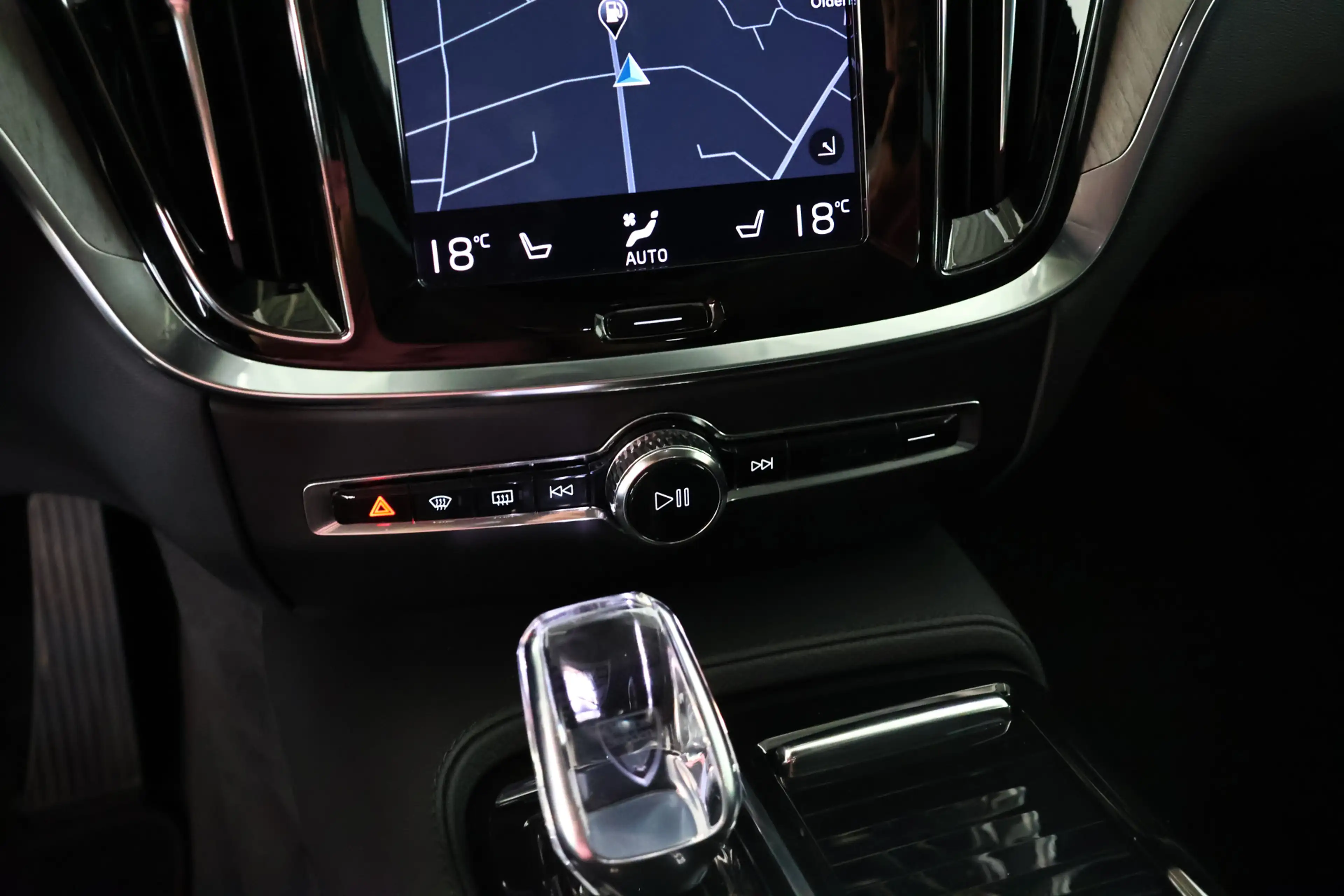 Volvo V60 2.0 T6 Recharge AWD Inscription / LED / Navi / Car — photo 16