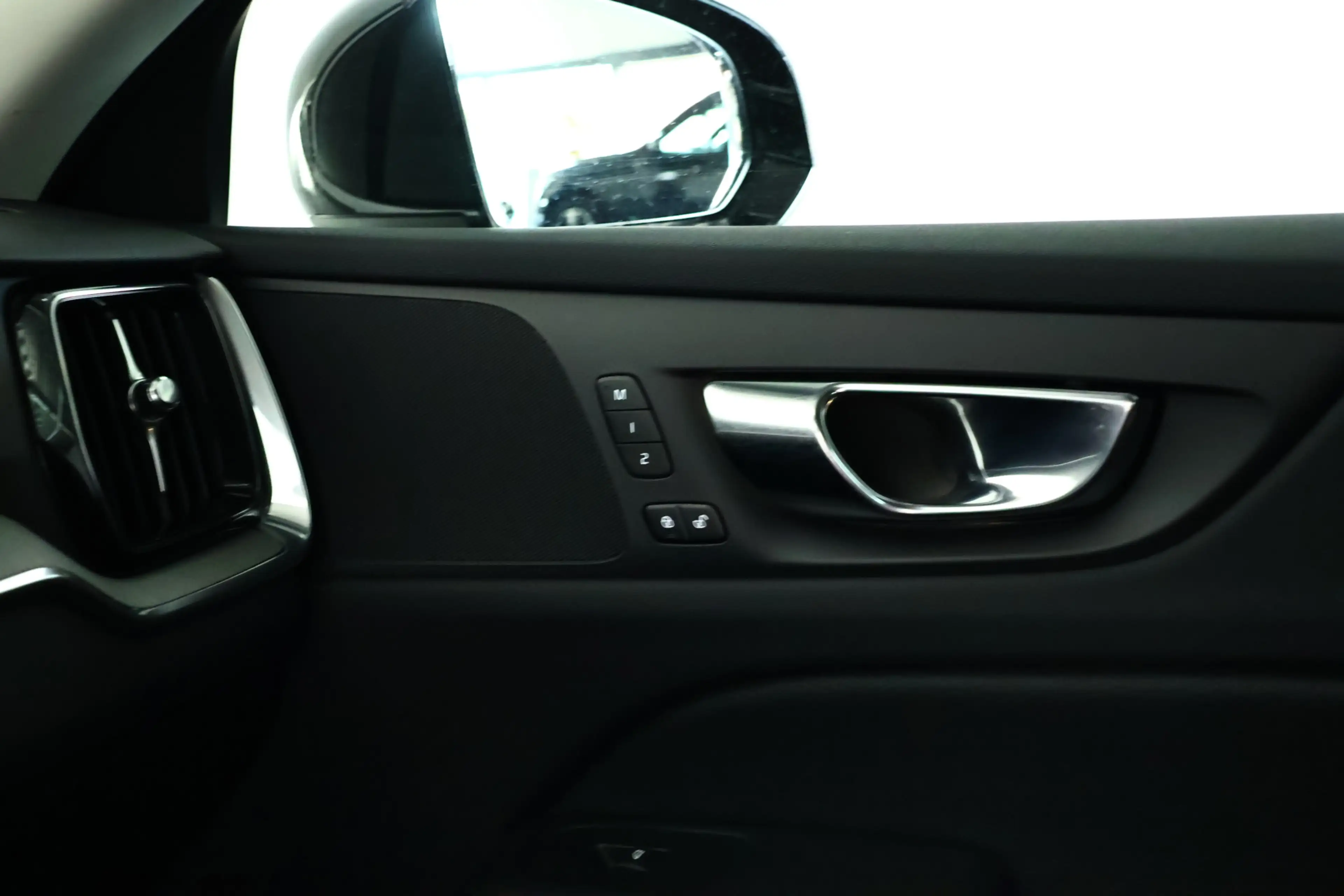 Volvo V60 2.0 T6 Recharge AWD Inscription / LED / Navi / Car — photo 28