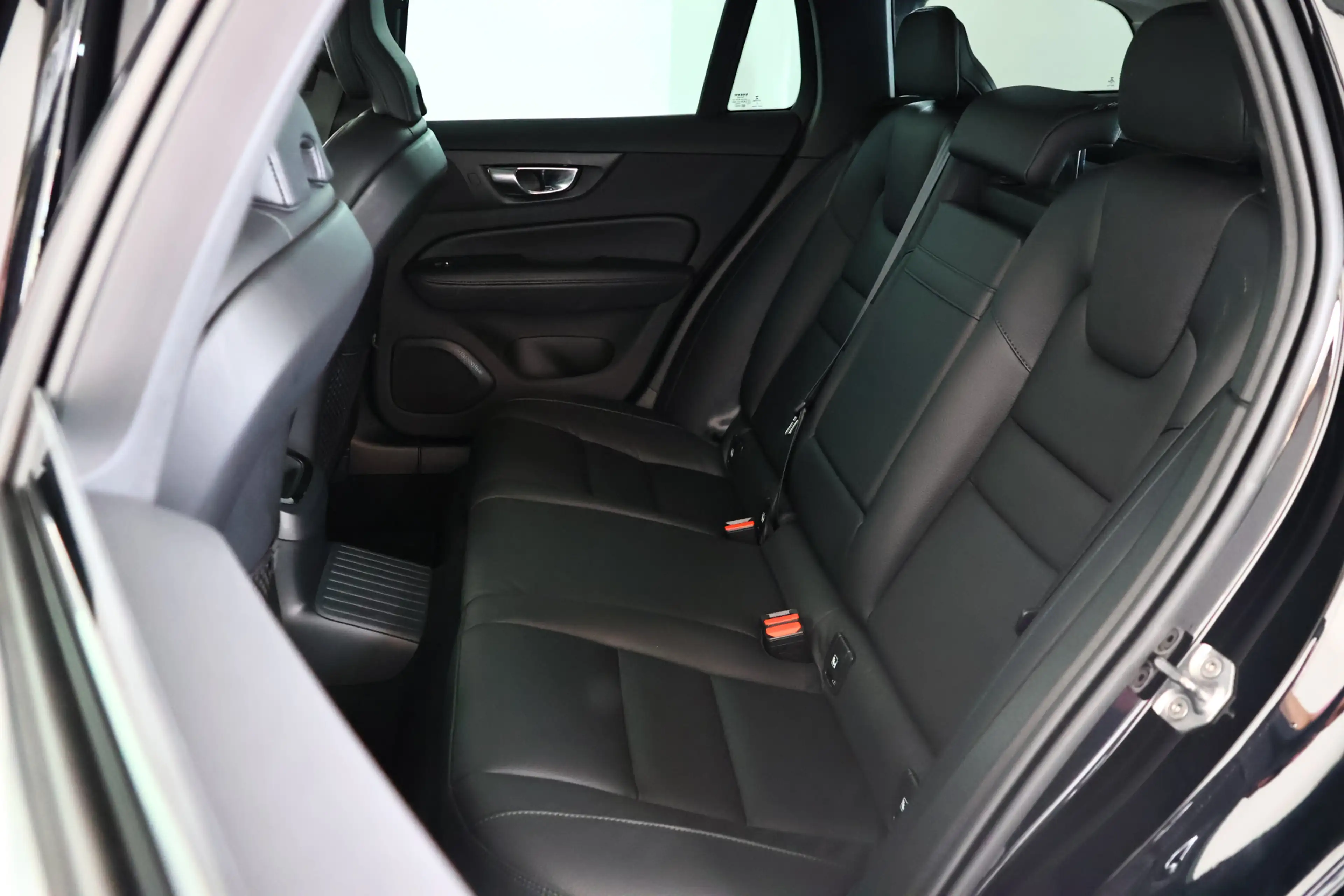 Volvo V60 2.0 T6 Recharge AWD Inscription / LED / Navi / Car — photo 12