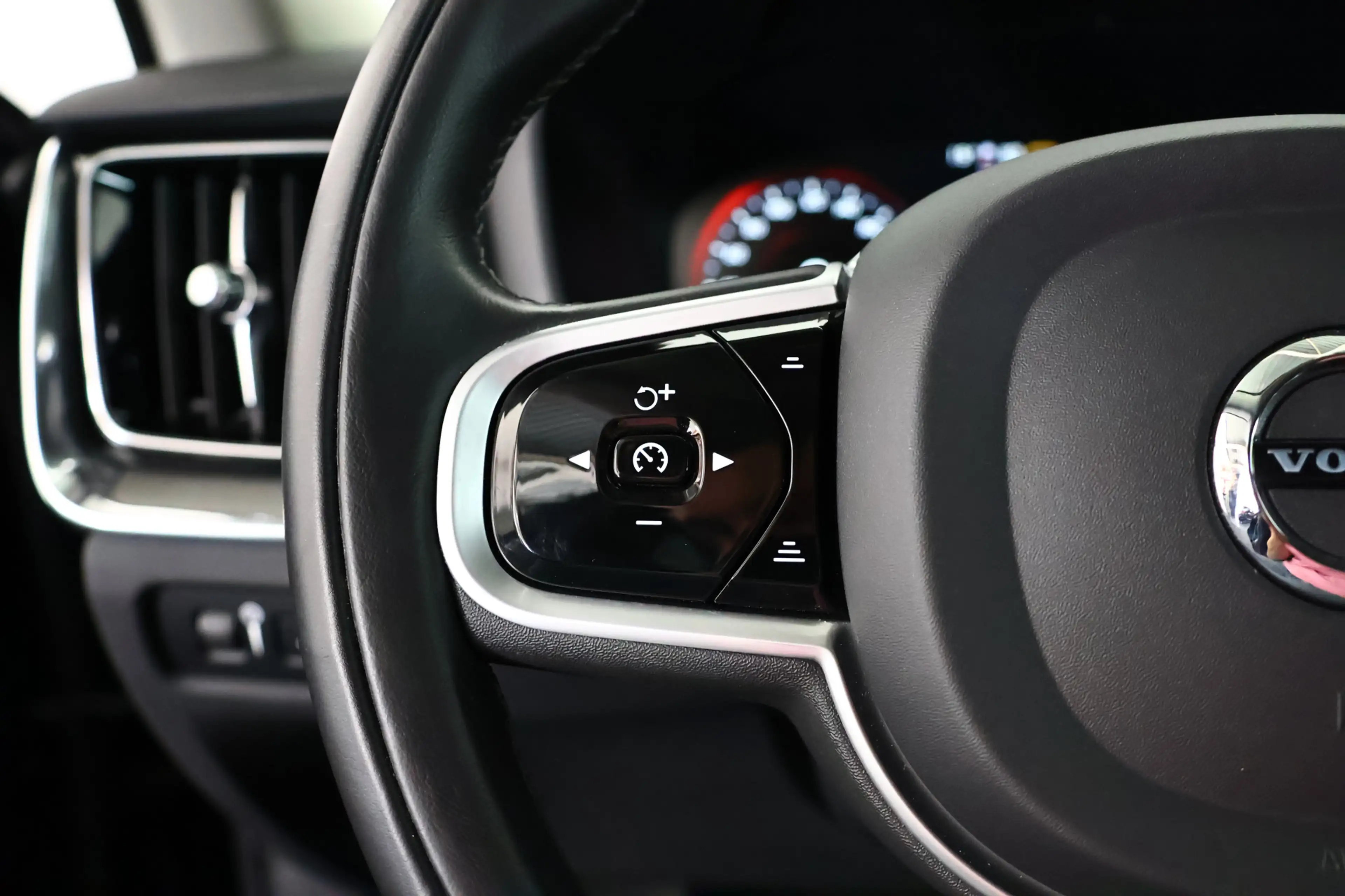 Volvo V60 2.0 T6 Recharge AWD Inscription / LED / Navi / Car — photo 22
