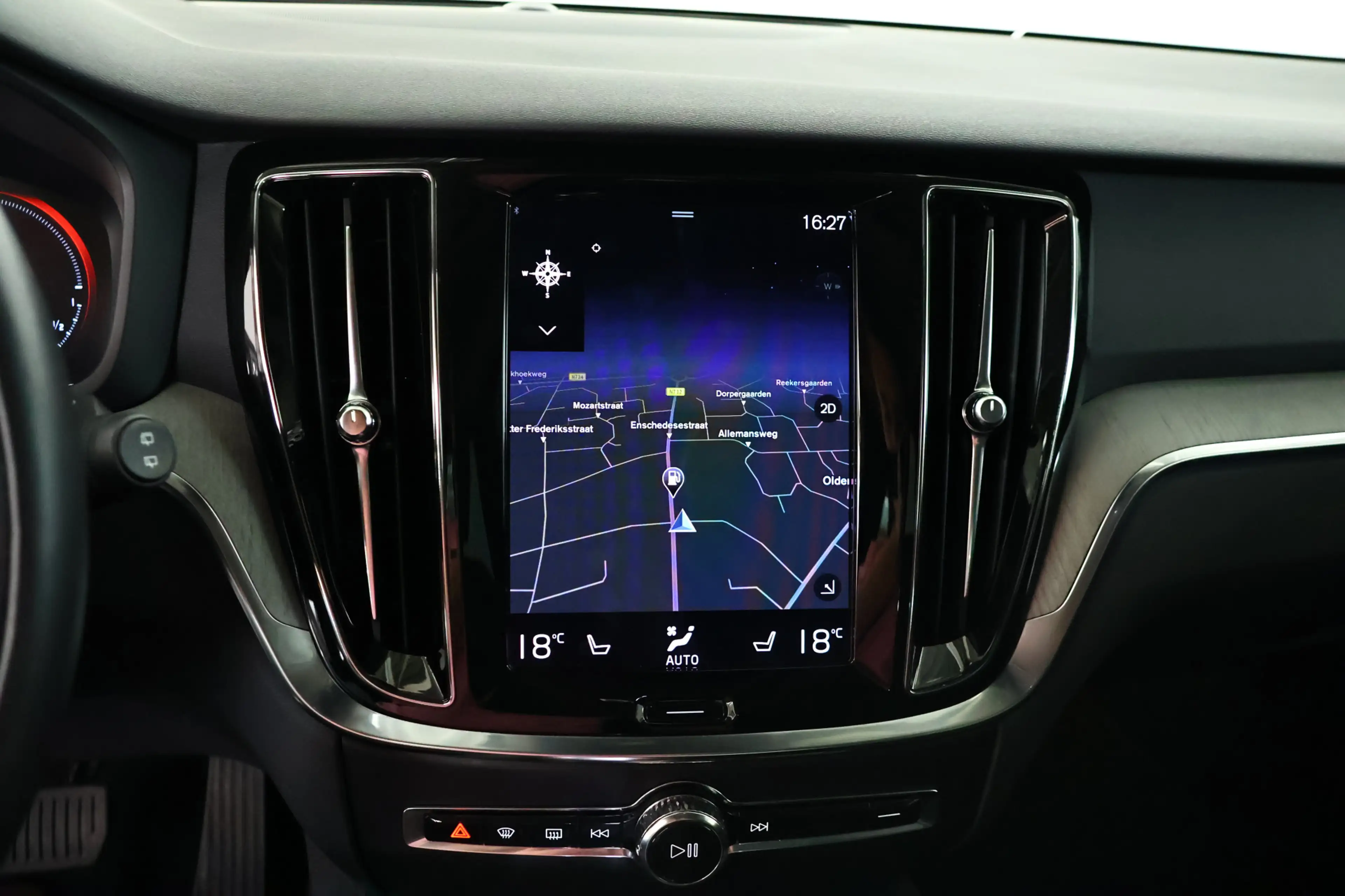 Volvo V60 2.0 T6 Recharge AWD Inscription / LED / Navi / Car — photo 15