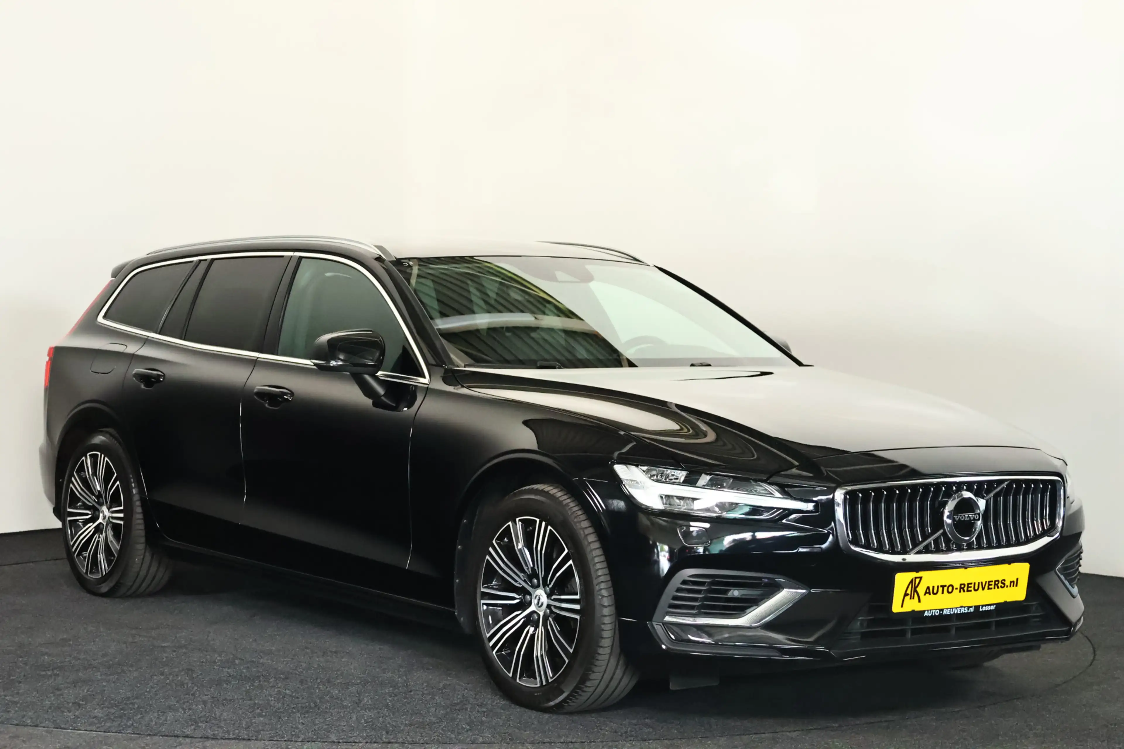 Volvo V60 2.0 T6 Recharge AWD Inscription / LED / Navi / Car — photo 4