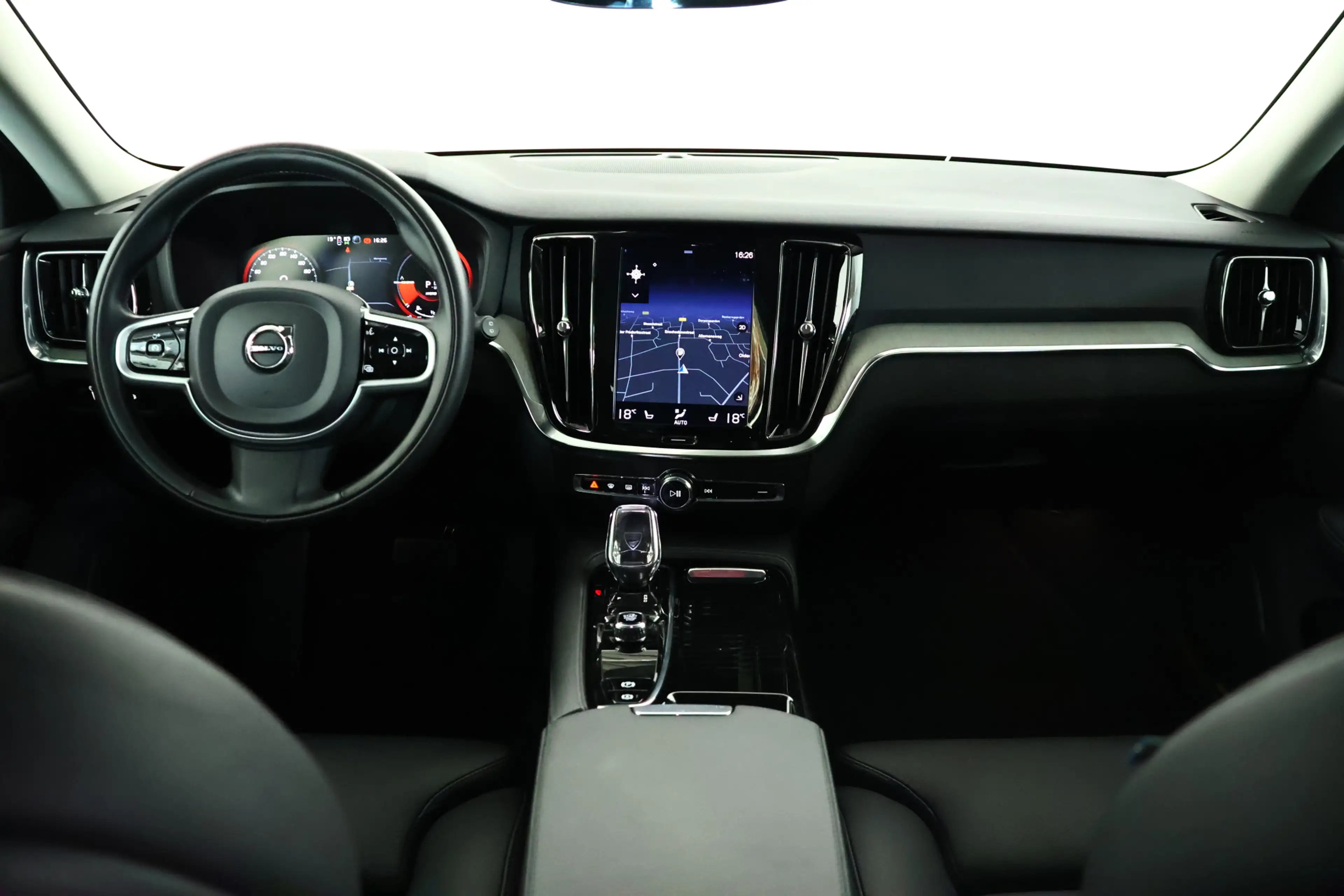Volvo V60 2.0 T6 Recharge AWD Inscription / LED / Navi / Car — photo 29
