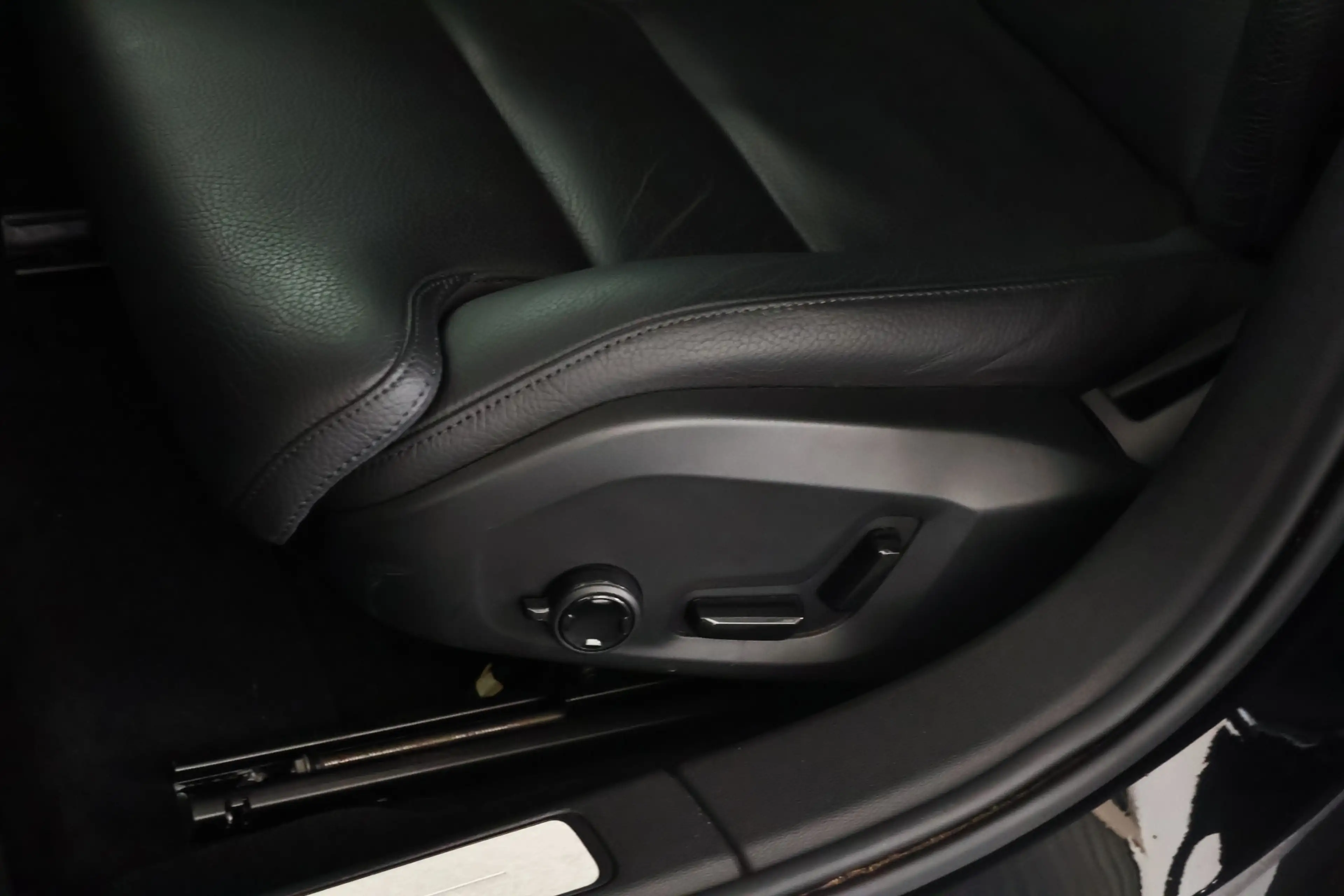 Volvo V60 2.0 T6 Recharge AWD Inscription / LED / Navi / Car — photo 26