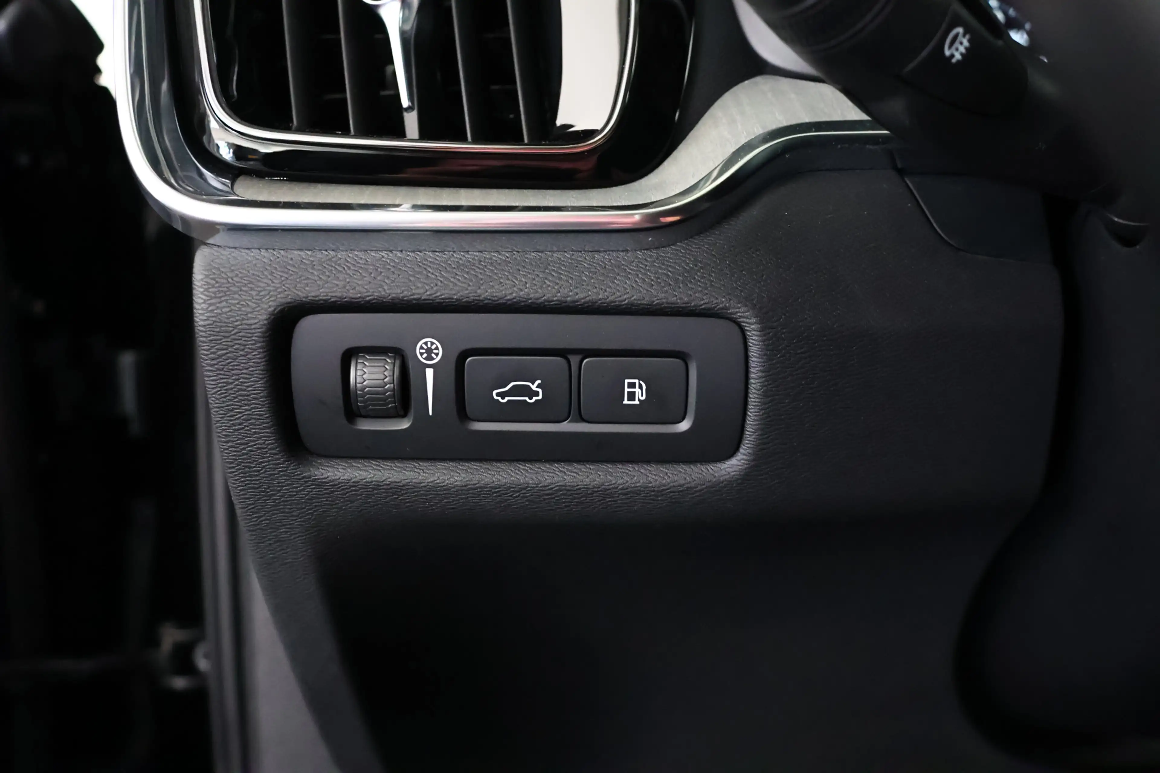 Volvo V60 2.0 T6 Recharge AWD Inscription / LED / Navi / Car — photo 27