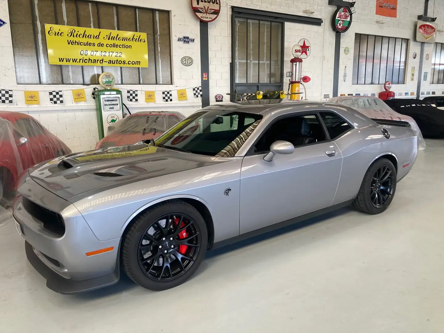 Dodge Challenger SRT Hellcat V8 6.2L HEMI Supercharged  717cv Šedá - 1