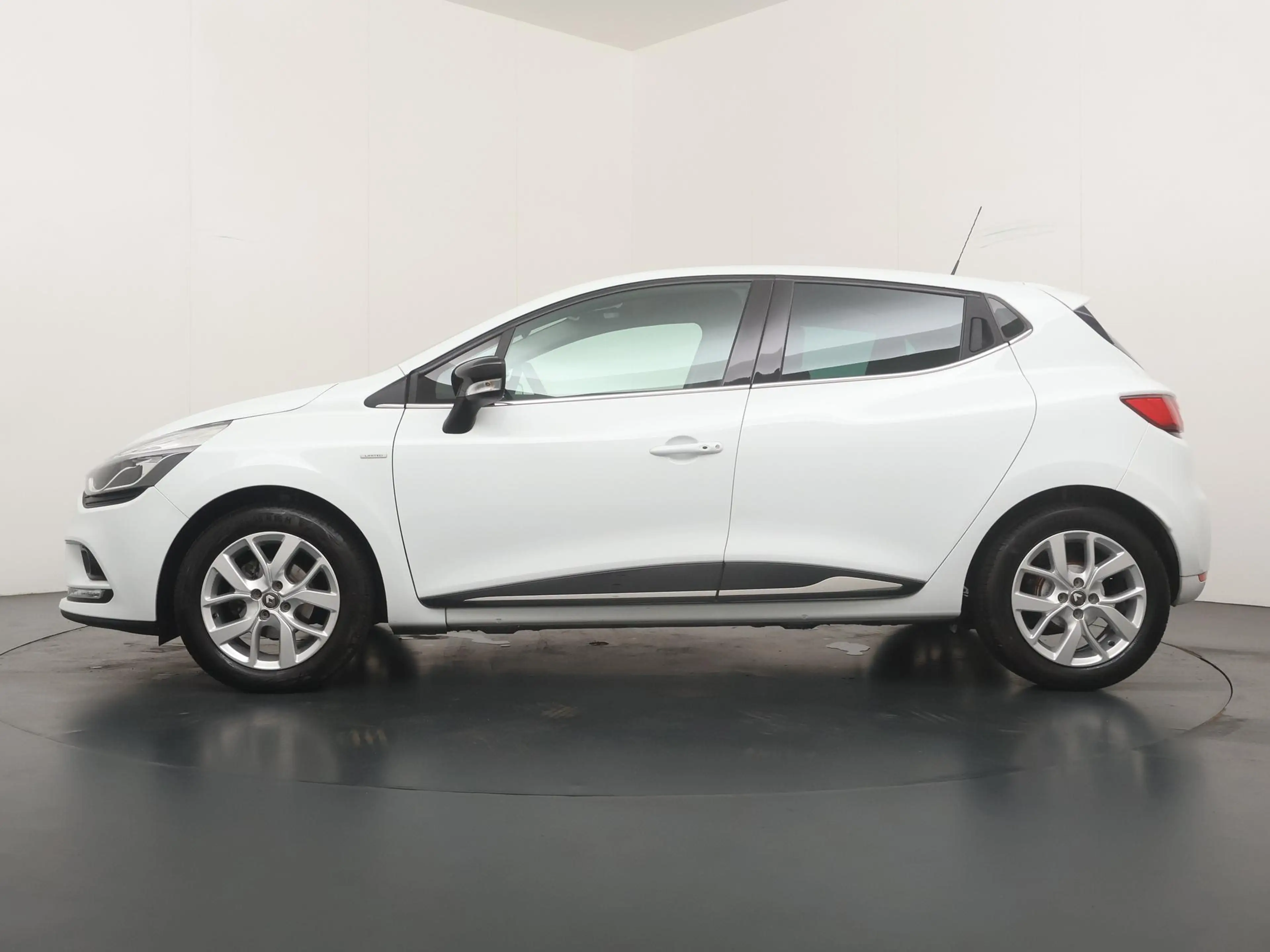 Renault Clio TCe 90 Limited | navigatie | parkeersensoren | air — photo 2