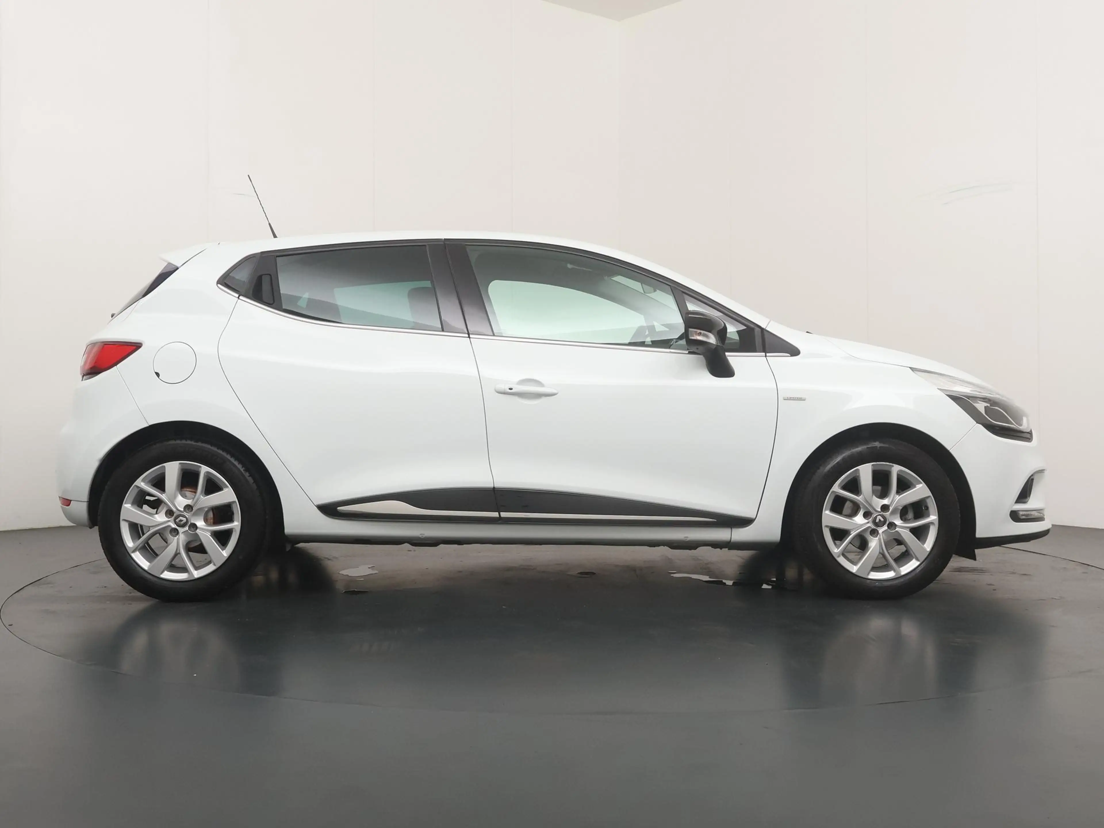 Renault Clio TCe 90 Limited | navigatie | parkeersensoren | air — photo 6