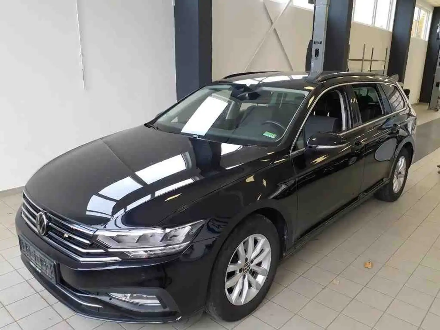 Volkswagen Passat Variant 2.0 TDI BUSINESS +LED +ACC +RKAM +NAVI +SHZ +ALU Schwarz - 2