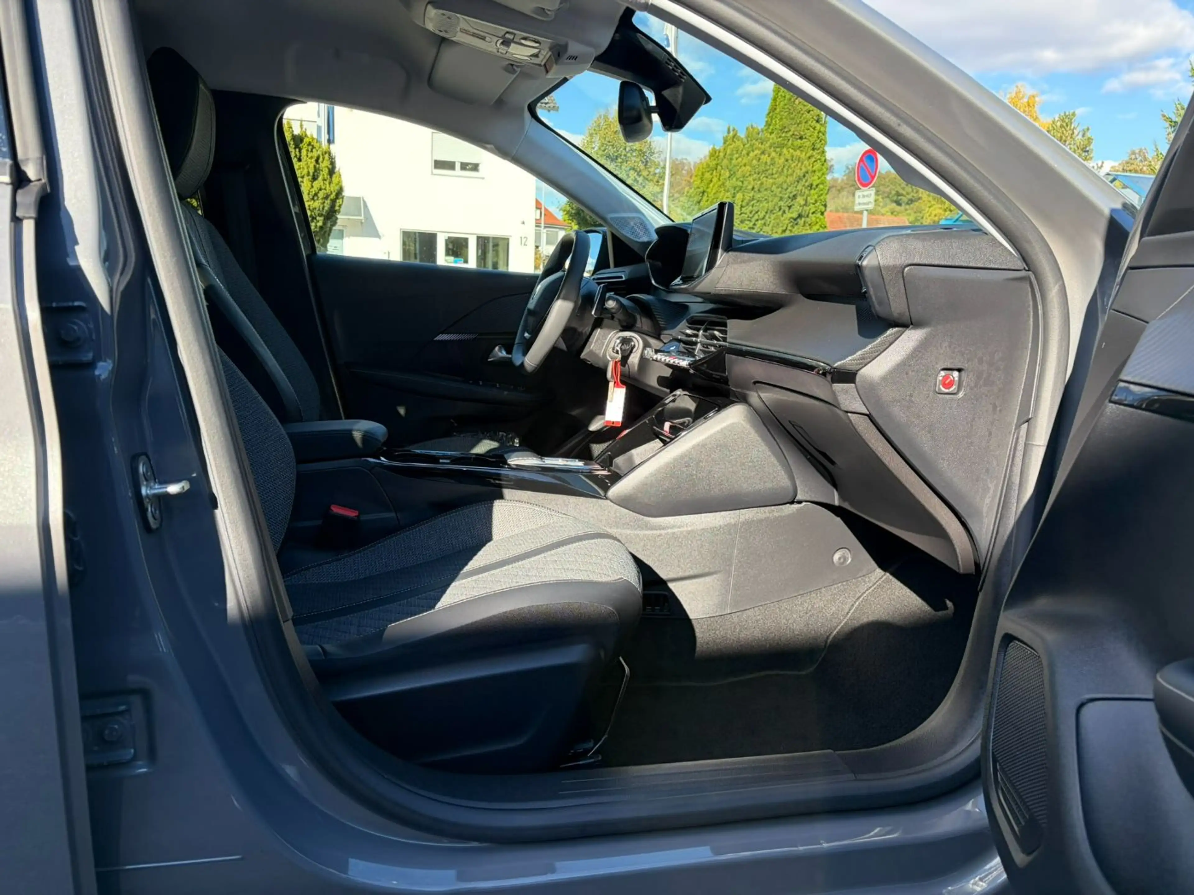 Peugeot 208 1.2 100 A llure KeyLess/LED/PDC/SHZ/AUT/LM — photo 13