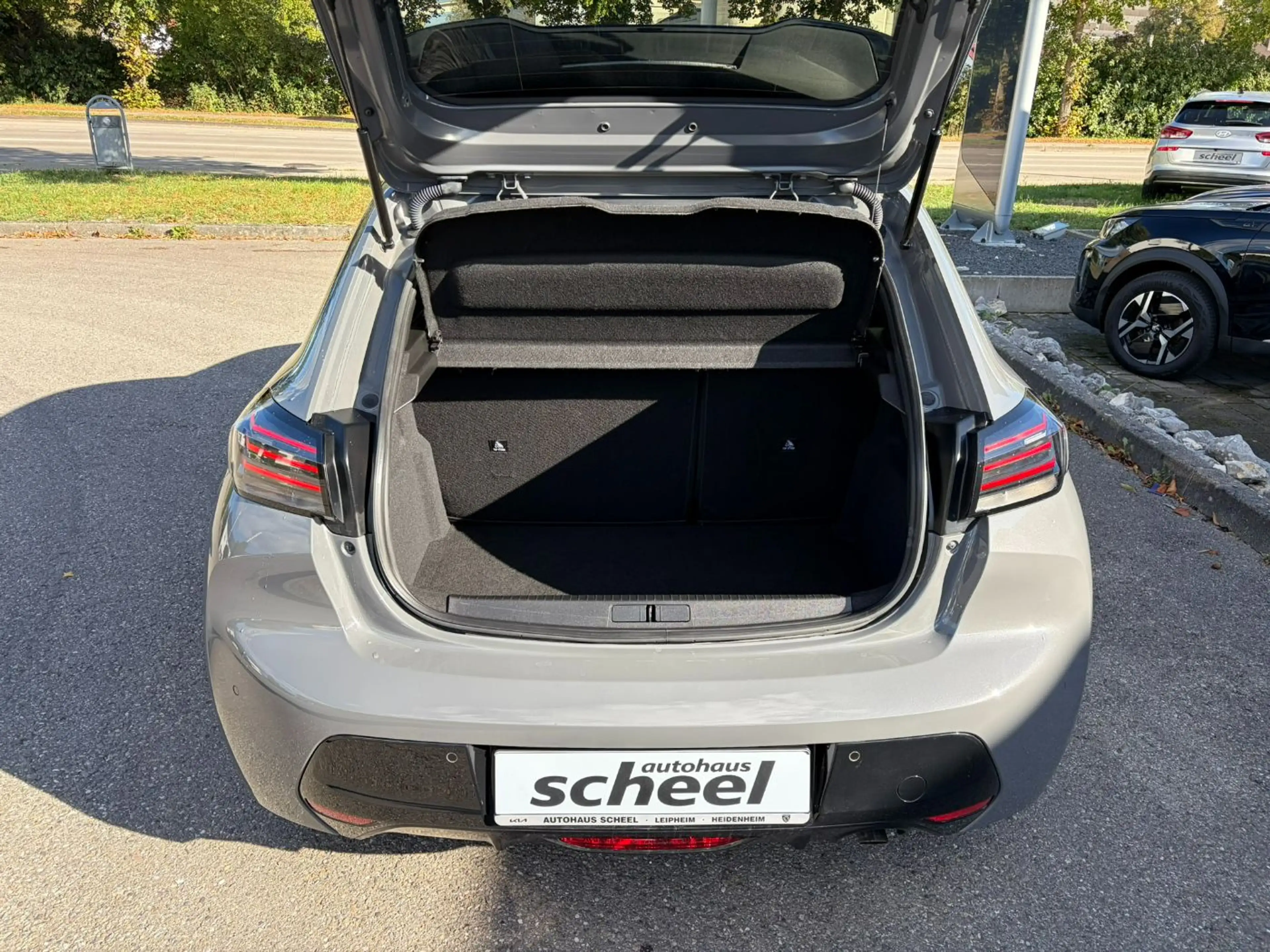 Peugeot 208 1.2 100 A llure KeyLess/LED/PDC/SHZ/AUT/LM — photo 9