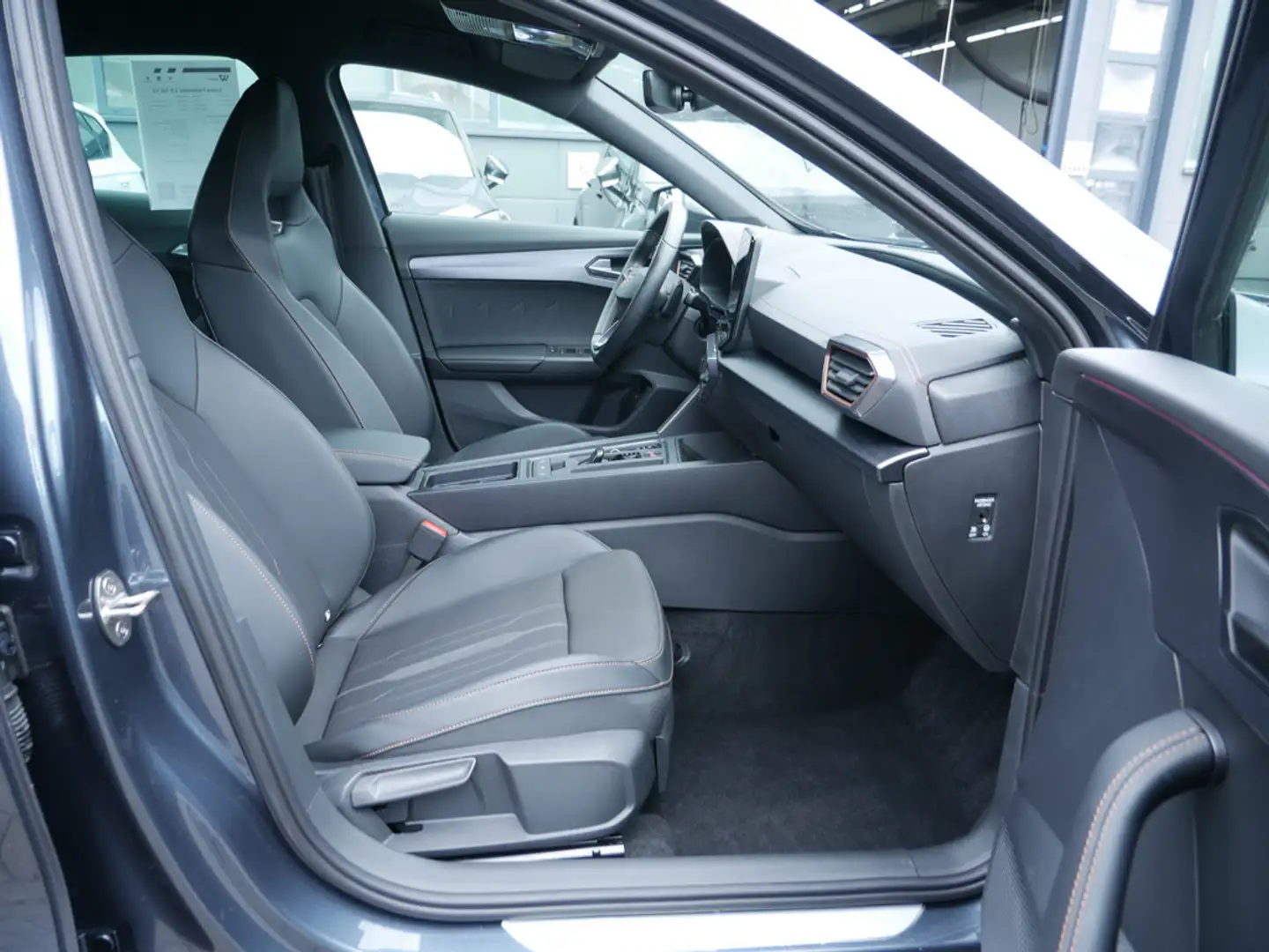 CUPRA Formentor 2.0 TSI VZ DCC NAVI ACC LED BEATS Grau - 2