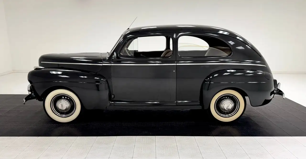Ford Deluxe, foto 2