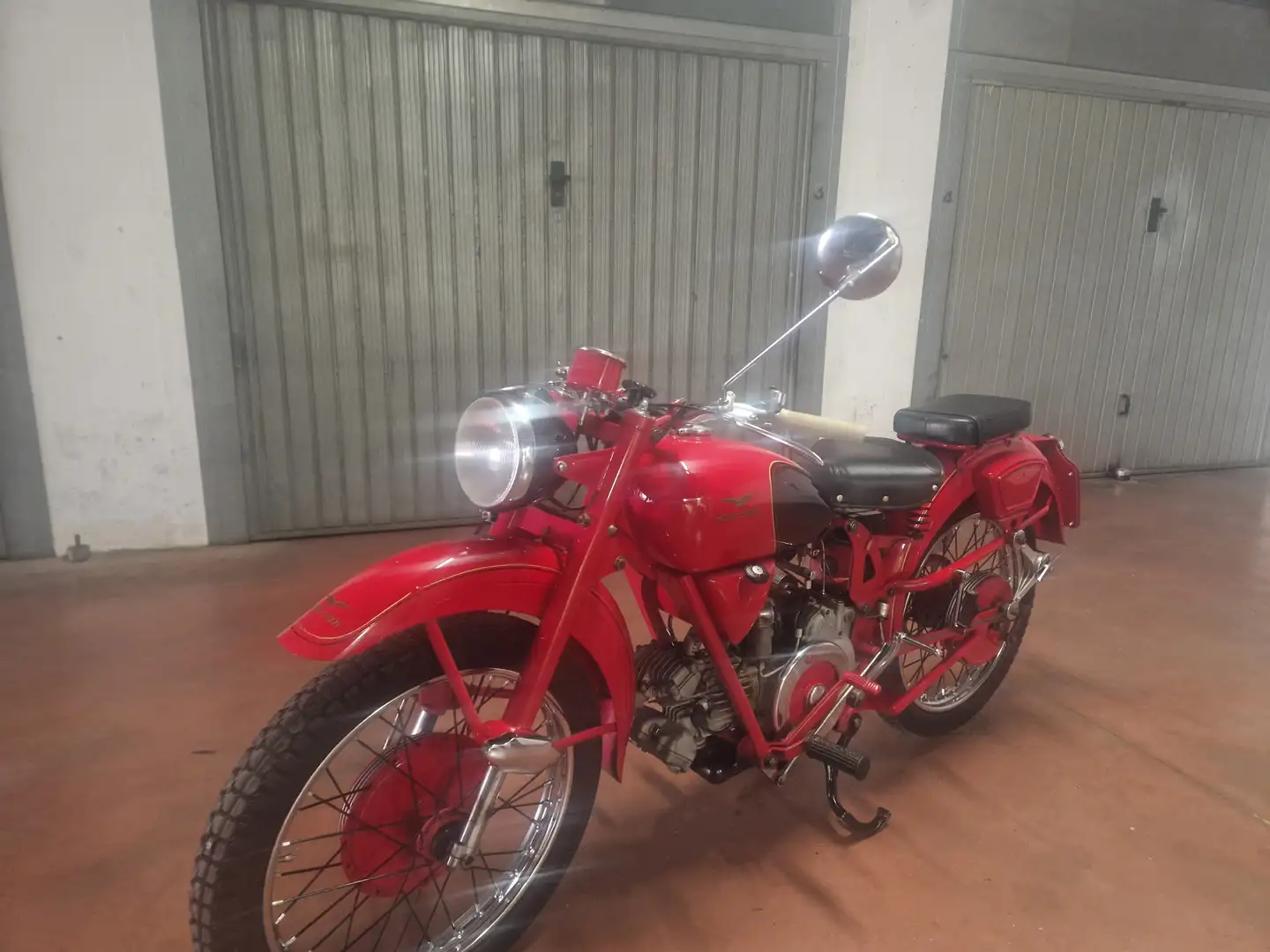 Moto Guzzi Airone Turismo Rouge - 1
