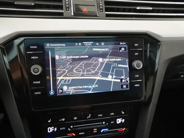 Volkswagen Passat view 13