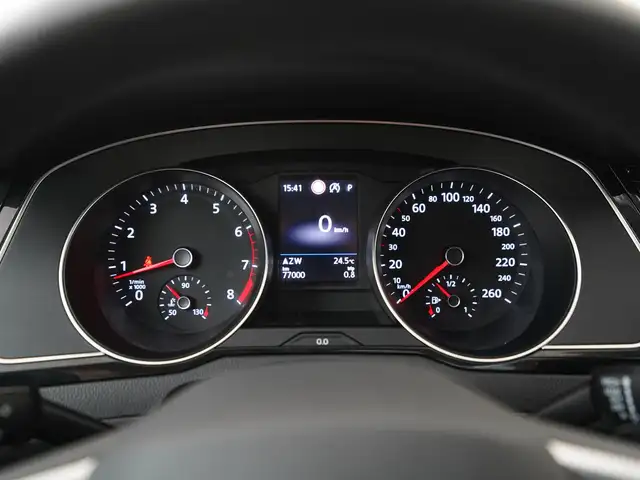 Volkswagen Passat view 9