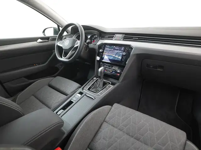 Volkswagen Passat view 2