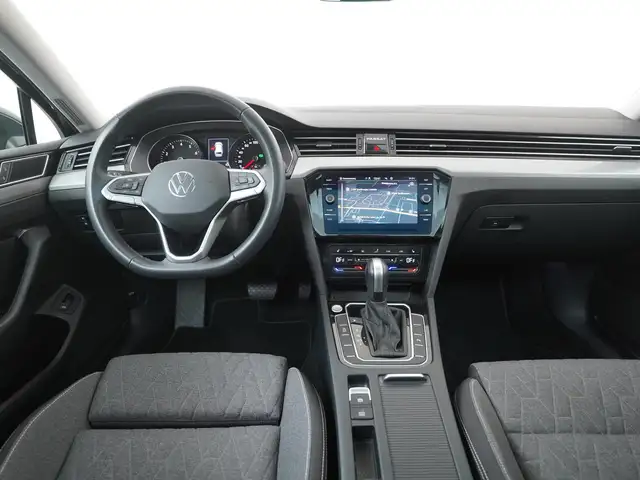 Volkswagen Passat view 6