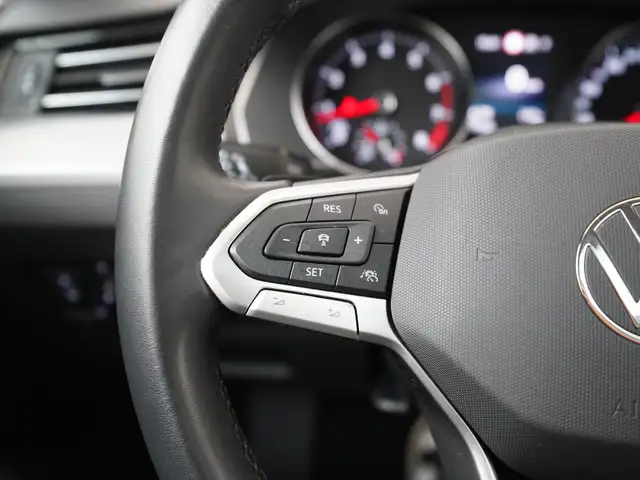 Volkswagen Passat view 8