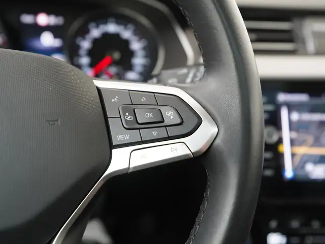 Volkswagen Passat view 10