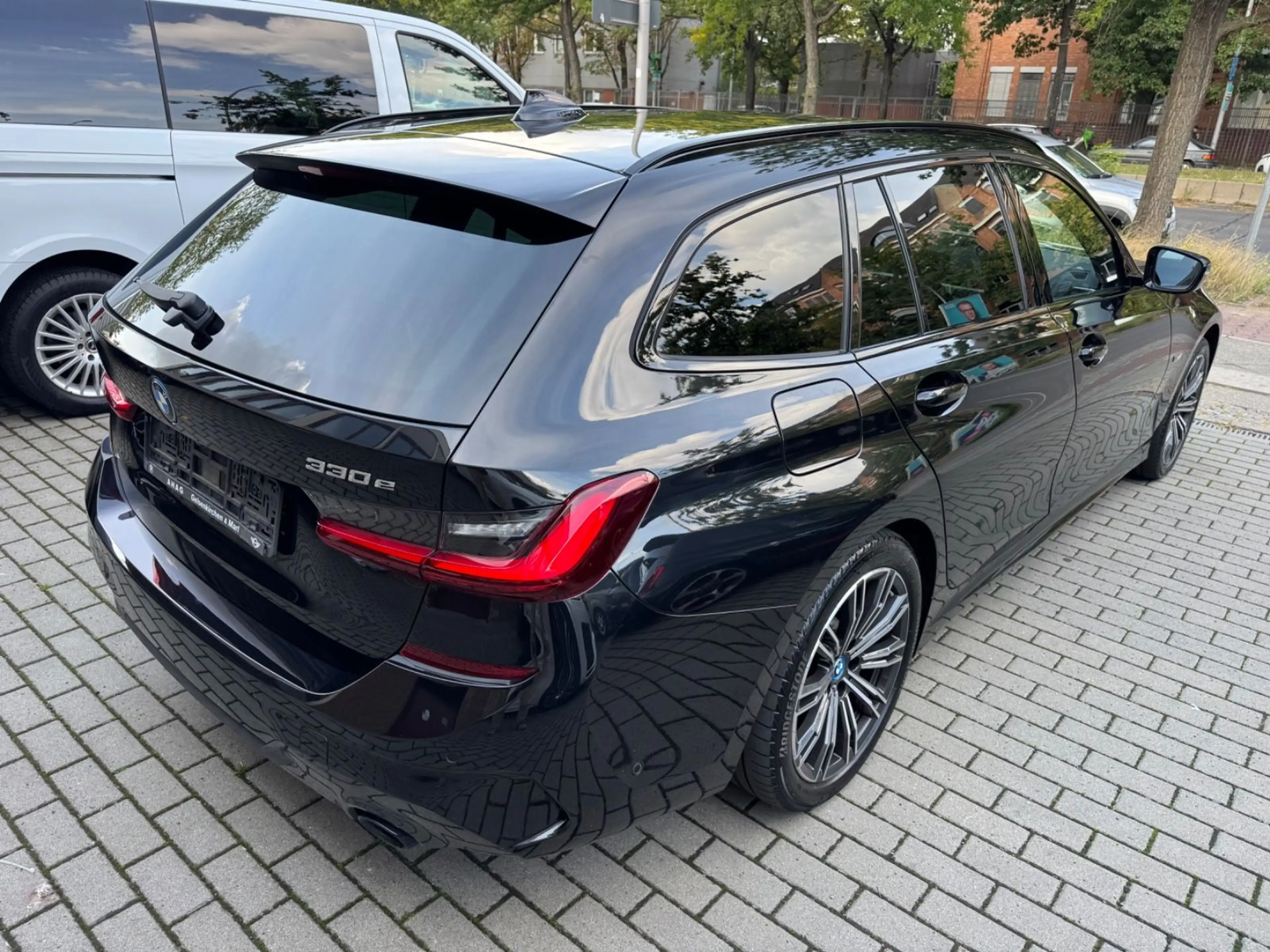 BMW 330 Touring xDrive M Sport — photo 6