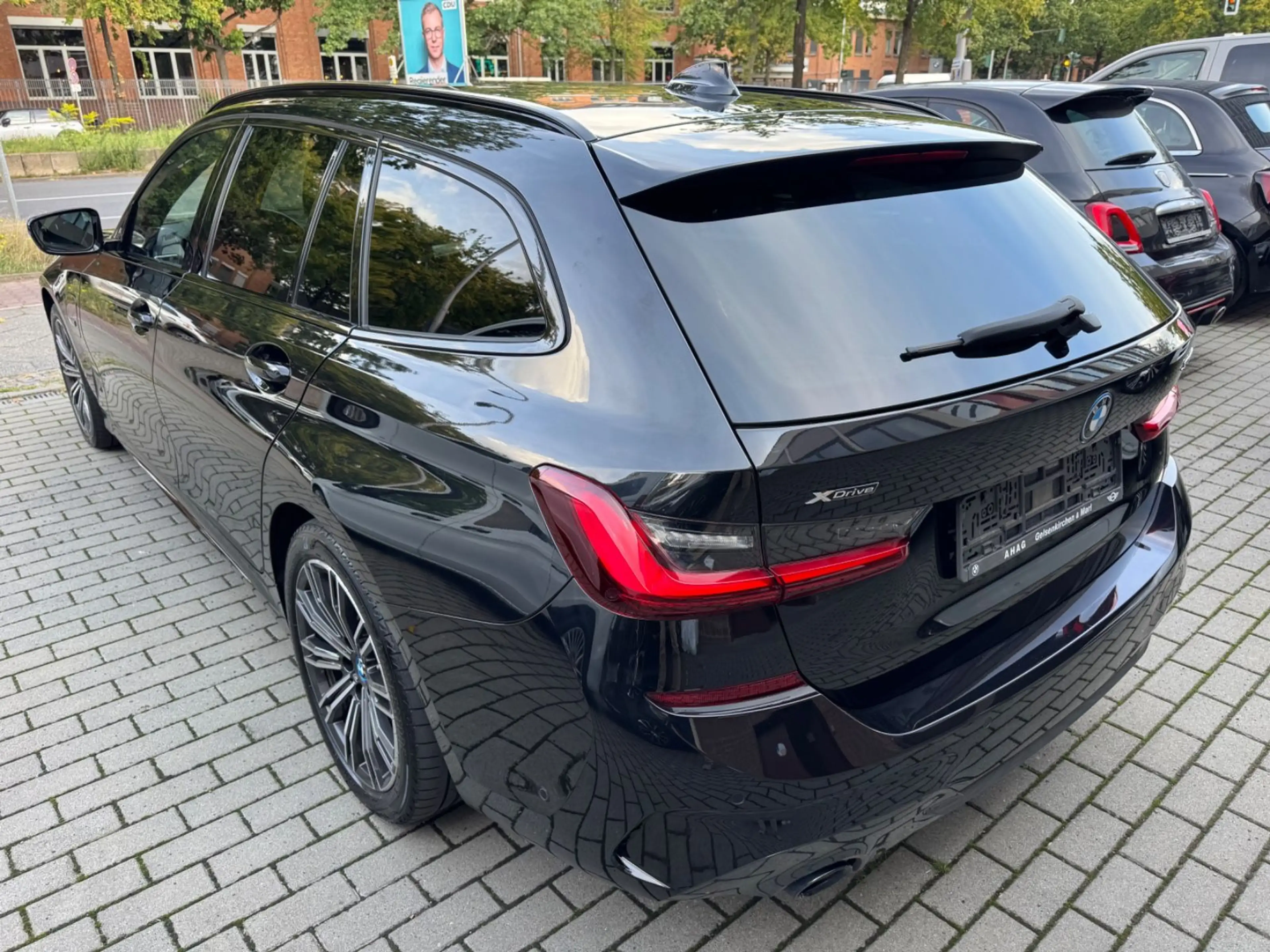 BMW 330 Touring xDrive M Sport — photo 8