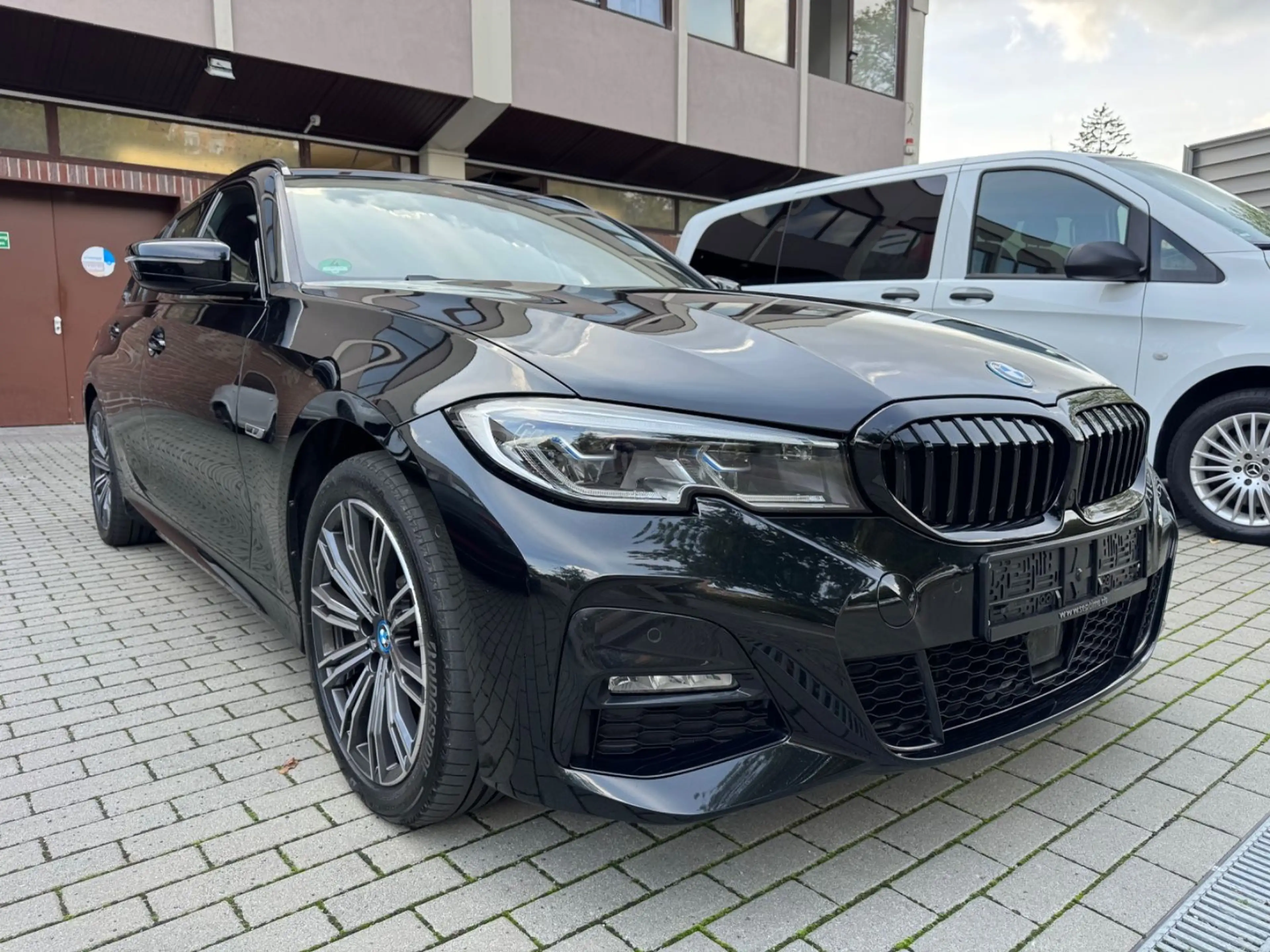 BMW 330 Touring xDrive M Sport — photo 5