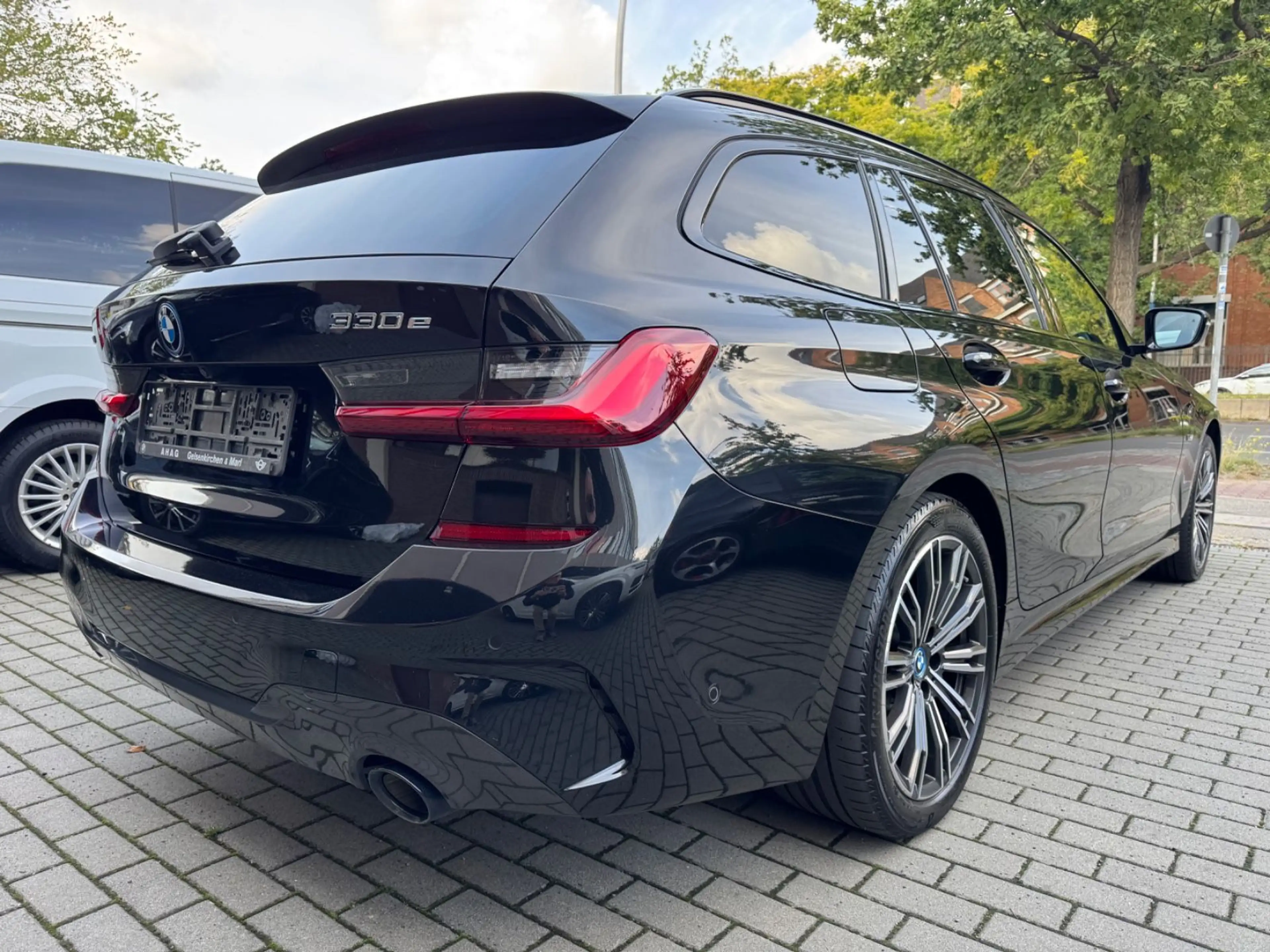 BMW 330 Touring xDrive M Sport — photo 7