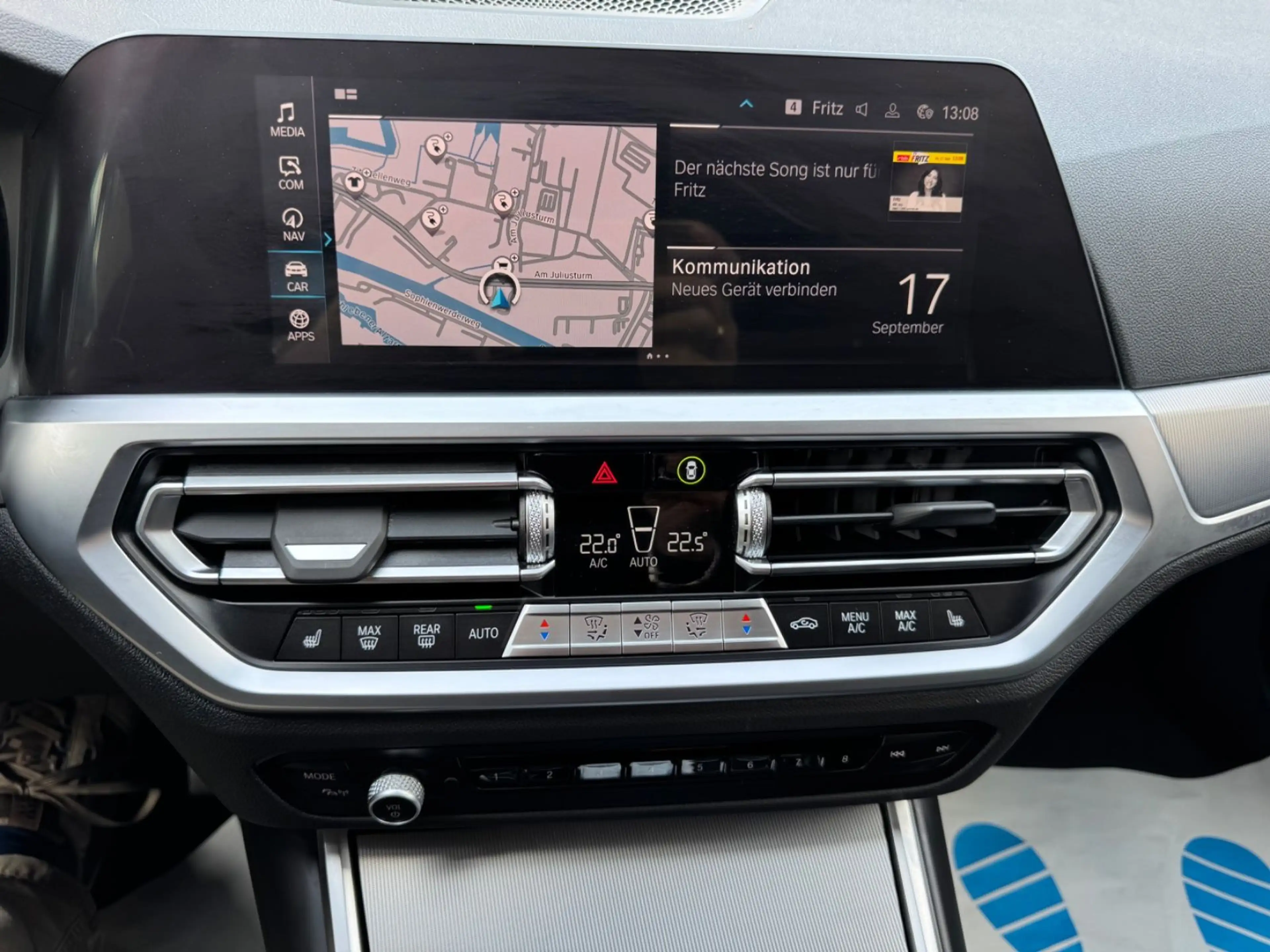 BMW 330 Touring xDrive M Sport — photo 12