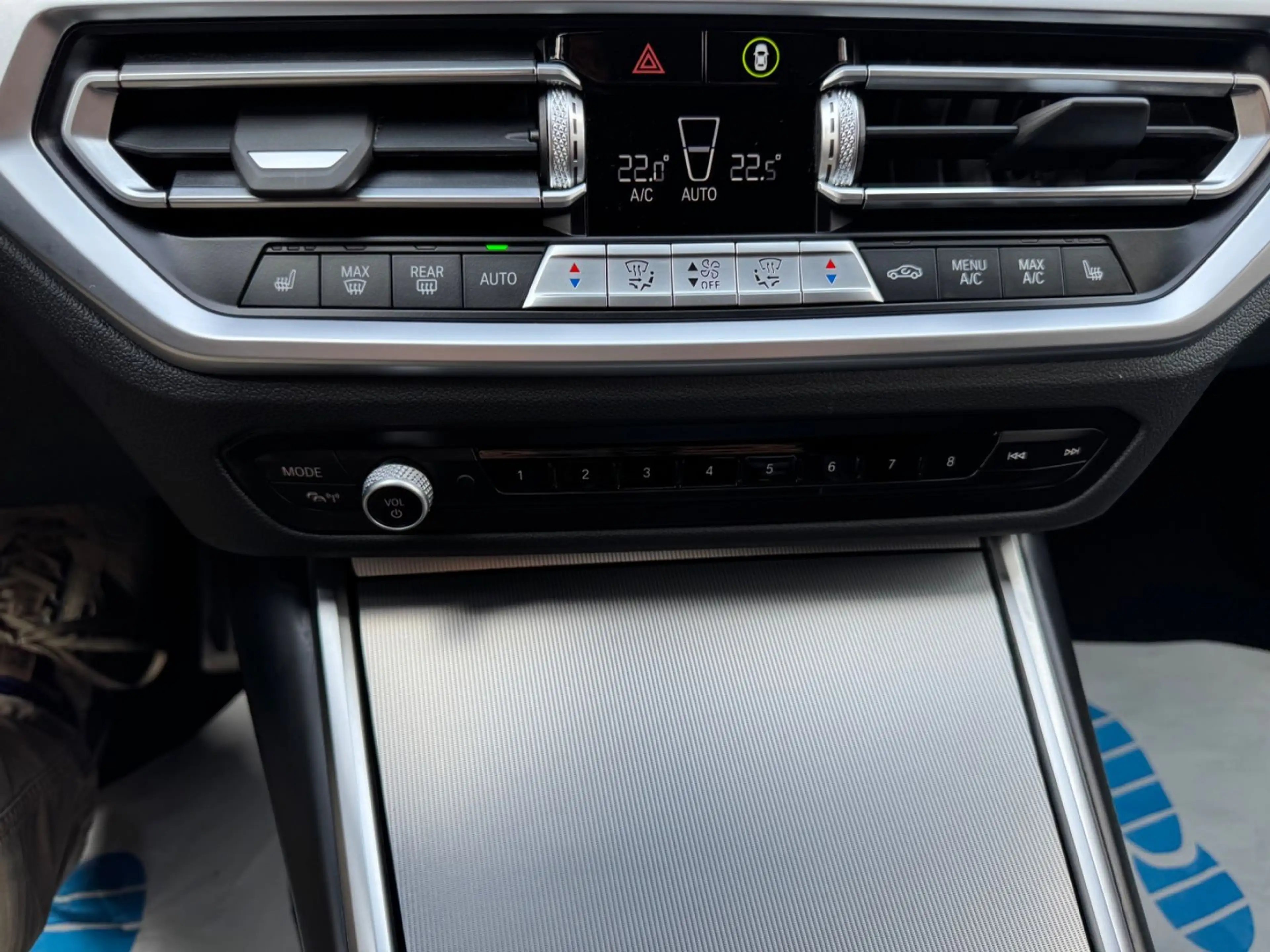 BMW 330 Touring xDrive M Sport — photo 15