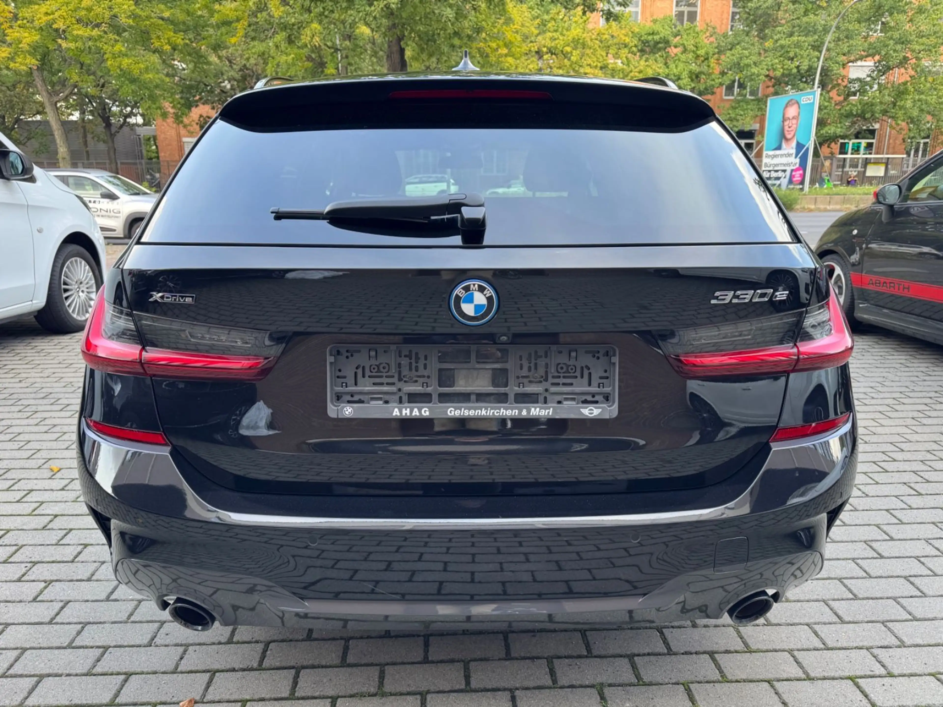 BMW 330 Touring xDrive M Sport — photo 10