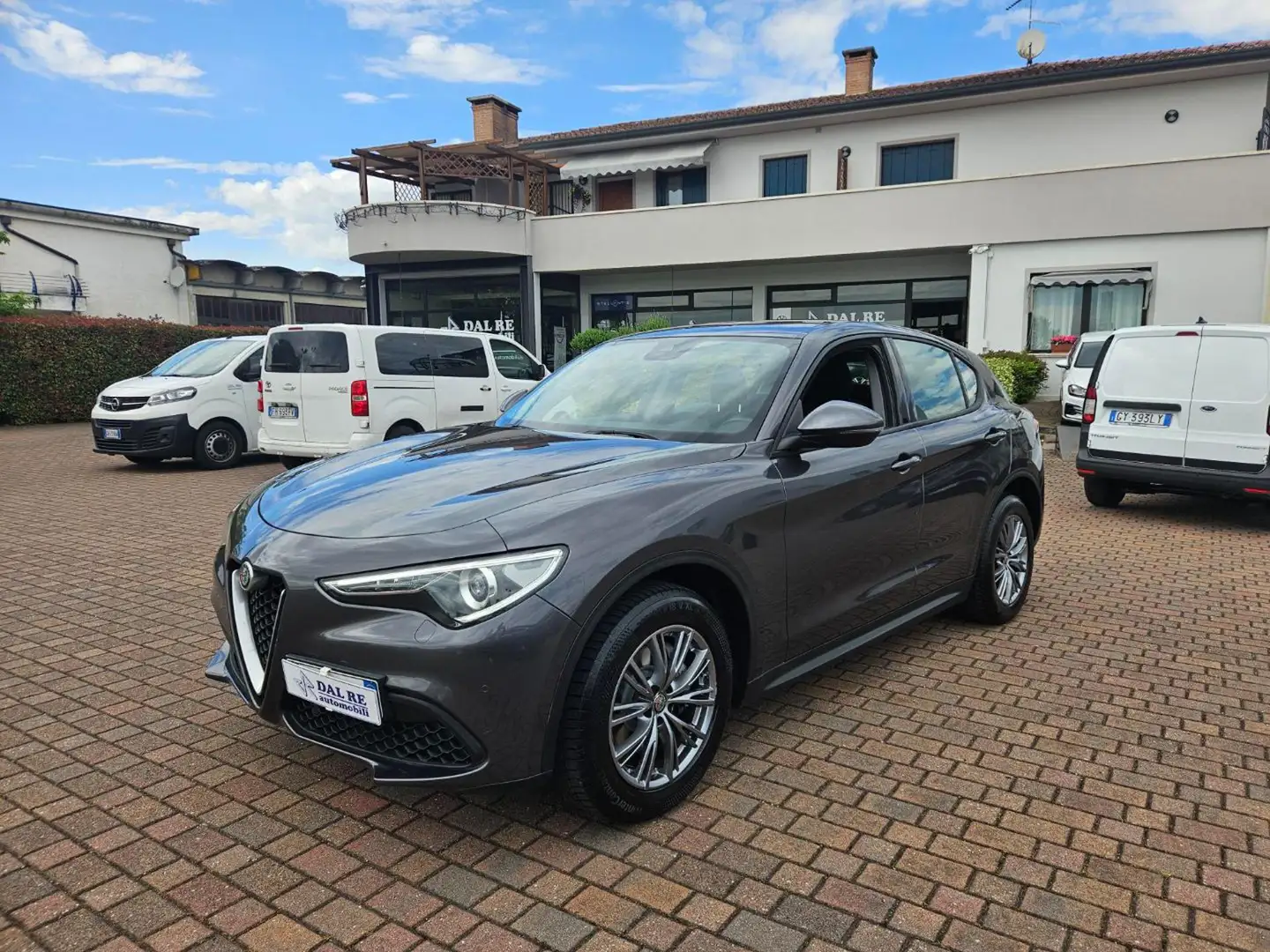 Alfa Romeo Stelvio 2.2 Turbodiesel 190 CV AT8 Q4 Business Grigio - 2
