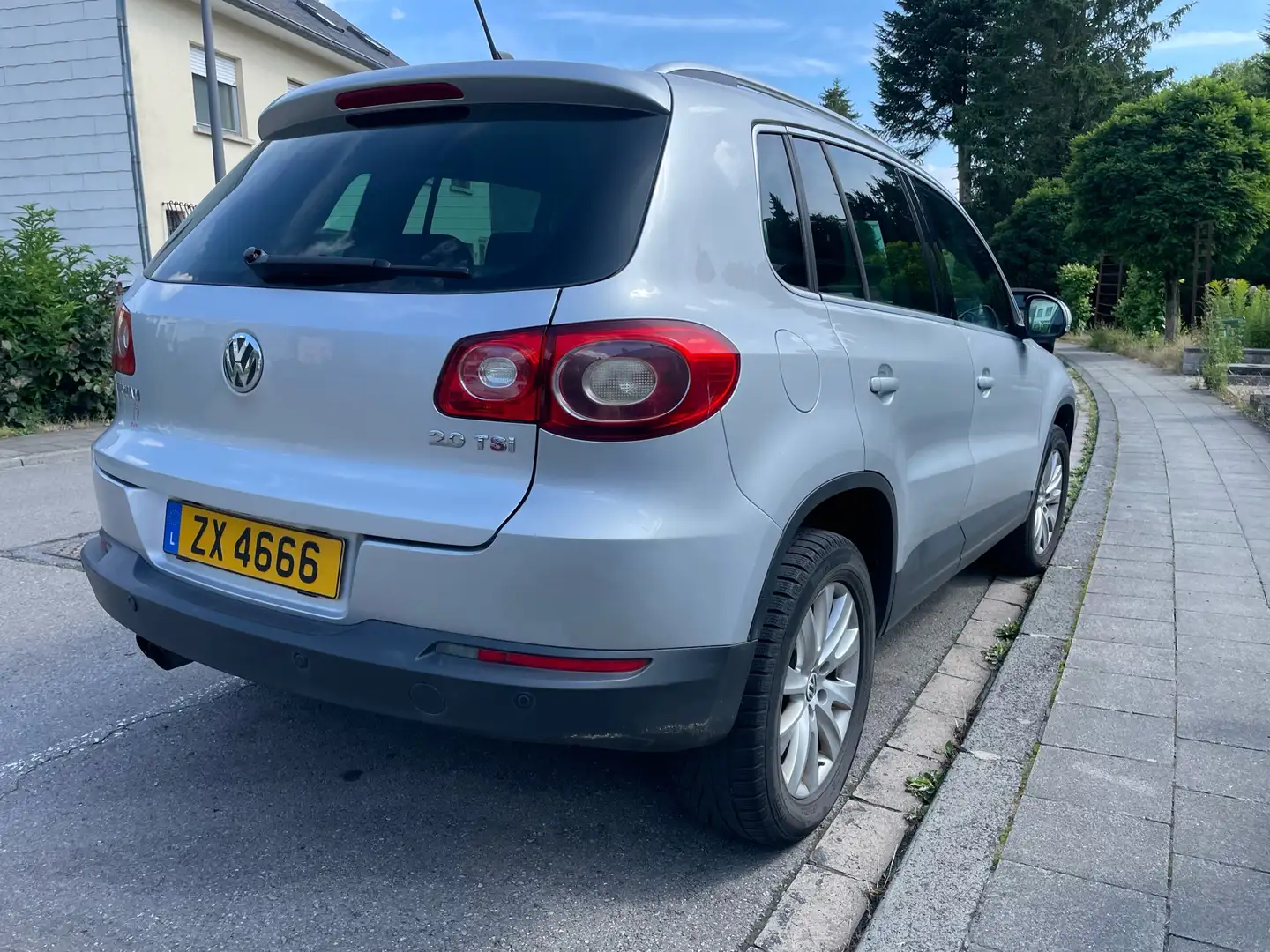 Volkswagen Tiguan 2.0 TSI 4Motion Track & Field - 2