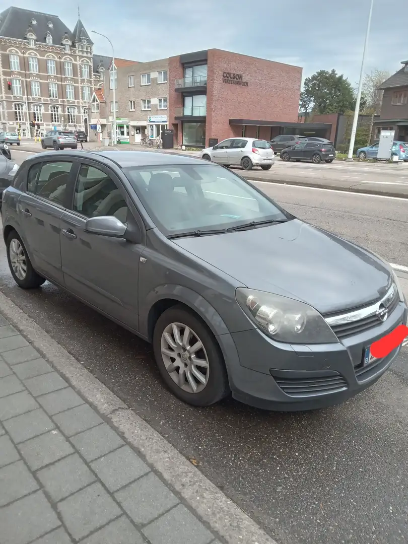 Opel Astra 1.6 benzine Gris - 1