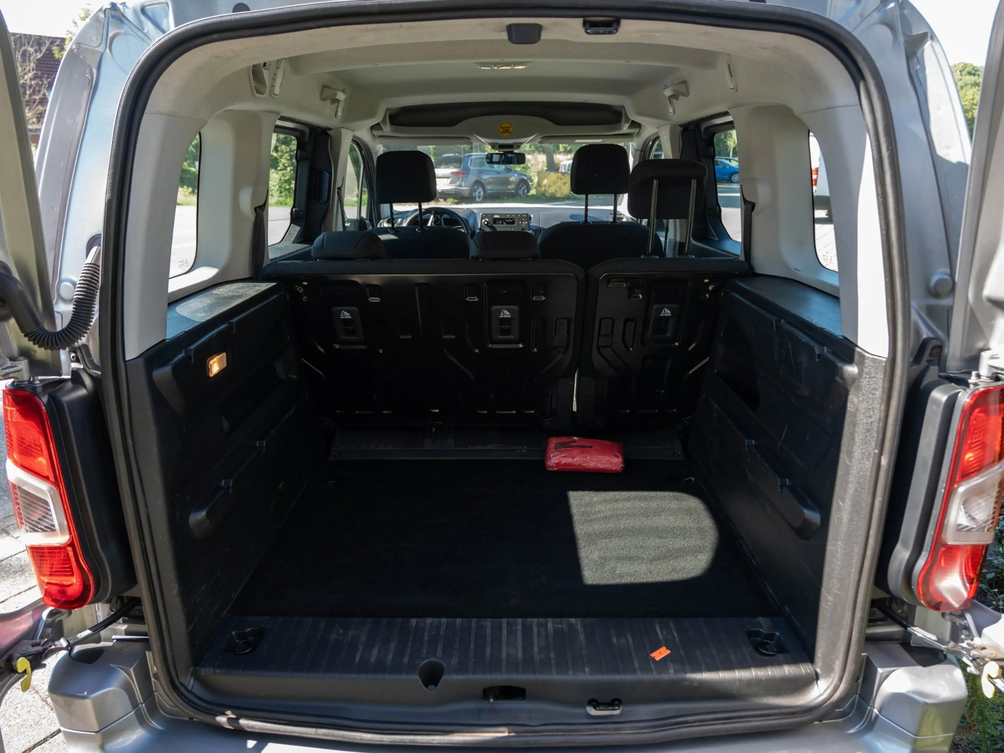 Opel Combo Tour 1.2 Turbo L1H1 Edition | 5 ZITS | LANE ASSIST — photo 8
