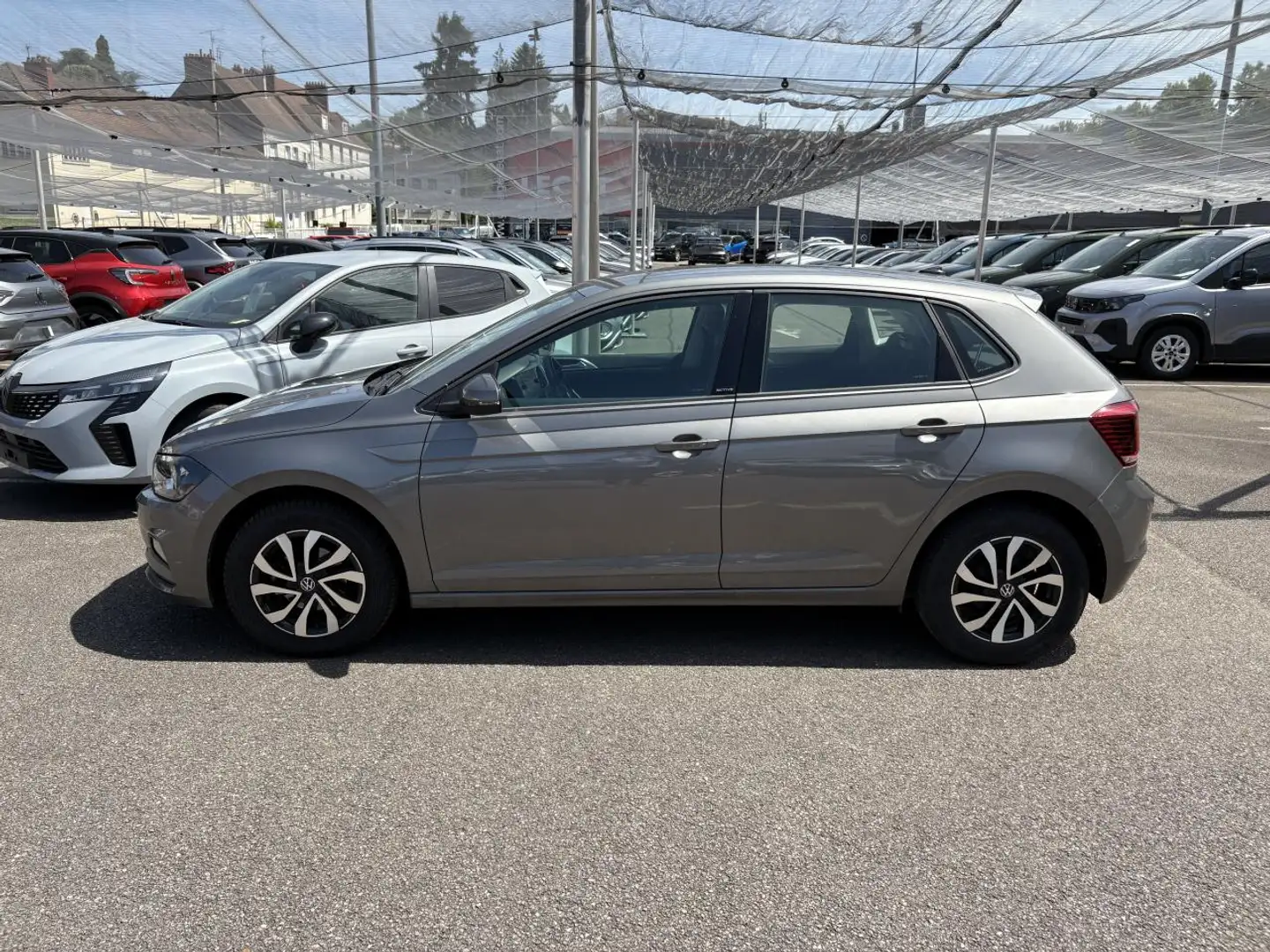 Volkswagen Polo VI 1.0 TSI 95 Active Gris - 2