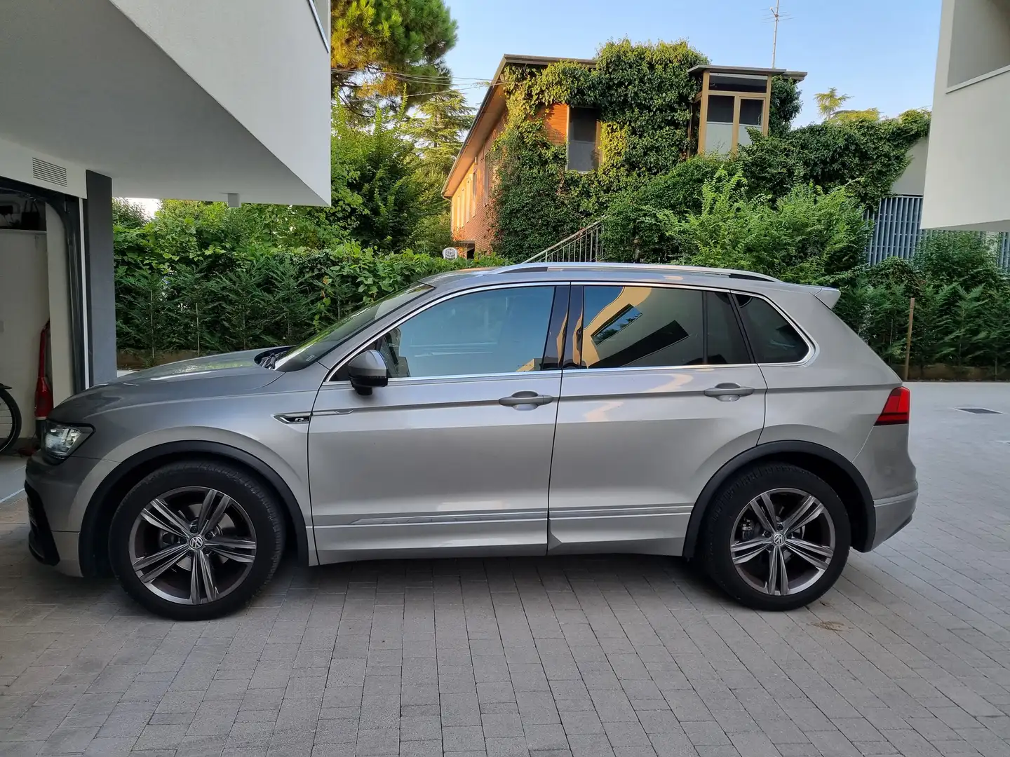 Volkswagen Tiguan Tiguan II 2018 1.4 tsi RLine 125cv Grigio - 1