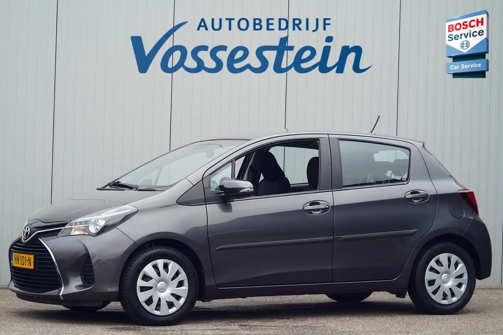 Toyota Yaris 1.3 VVT-i Aspiration / 55dkm NAP / 2e Eigenaar / T Grijs - 1