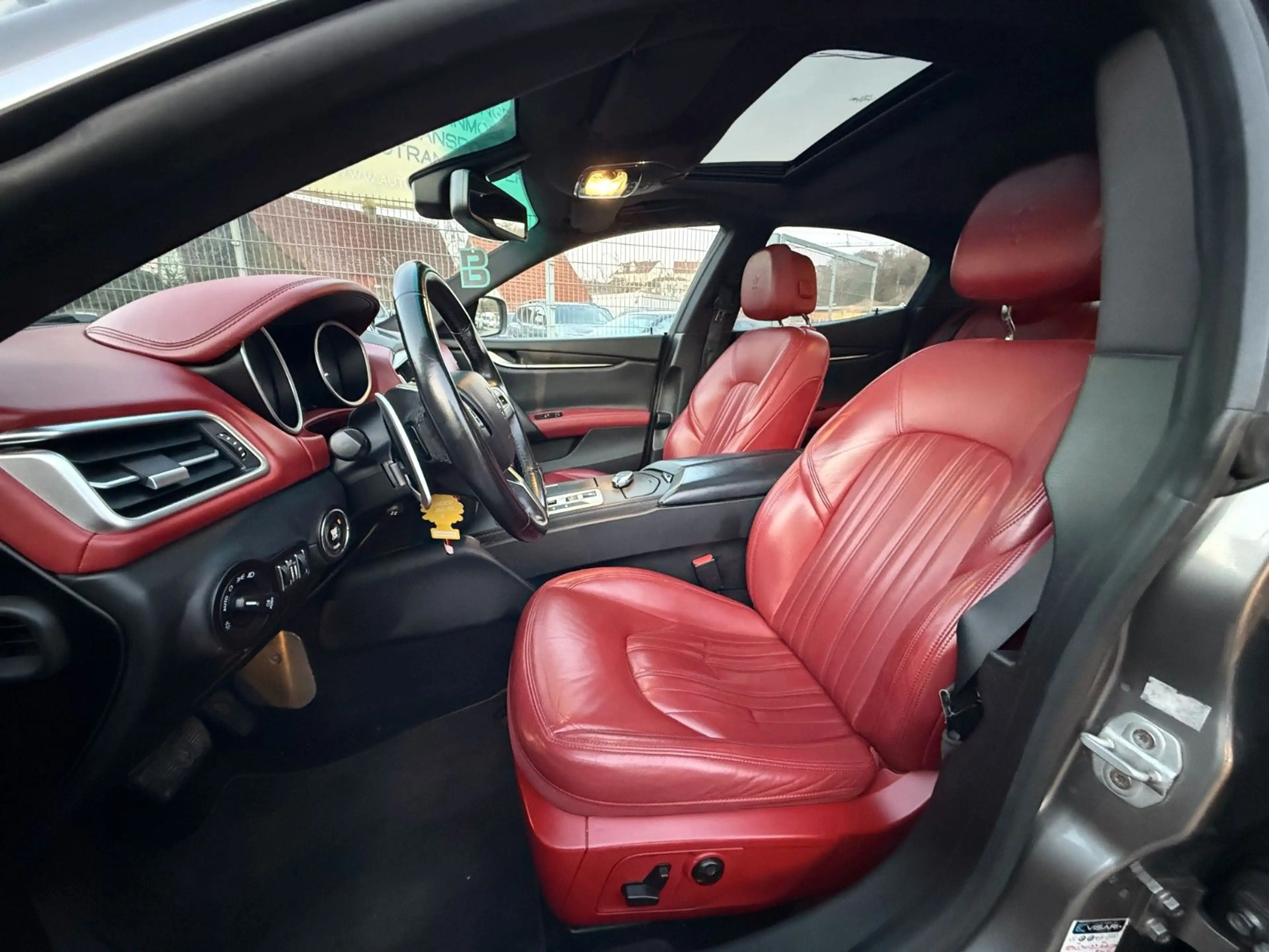 Maserati Ghibli 3.0 V6 Leder Rot Navi Kamera SHZ TÜV EU6 — photo 13