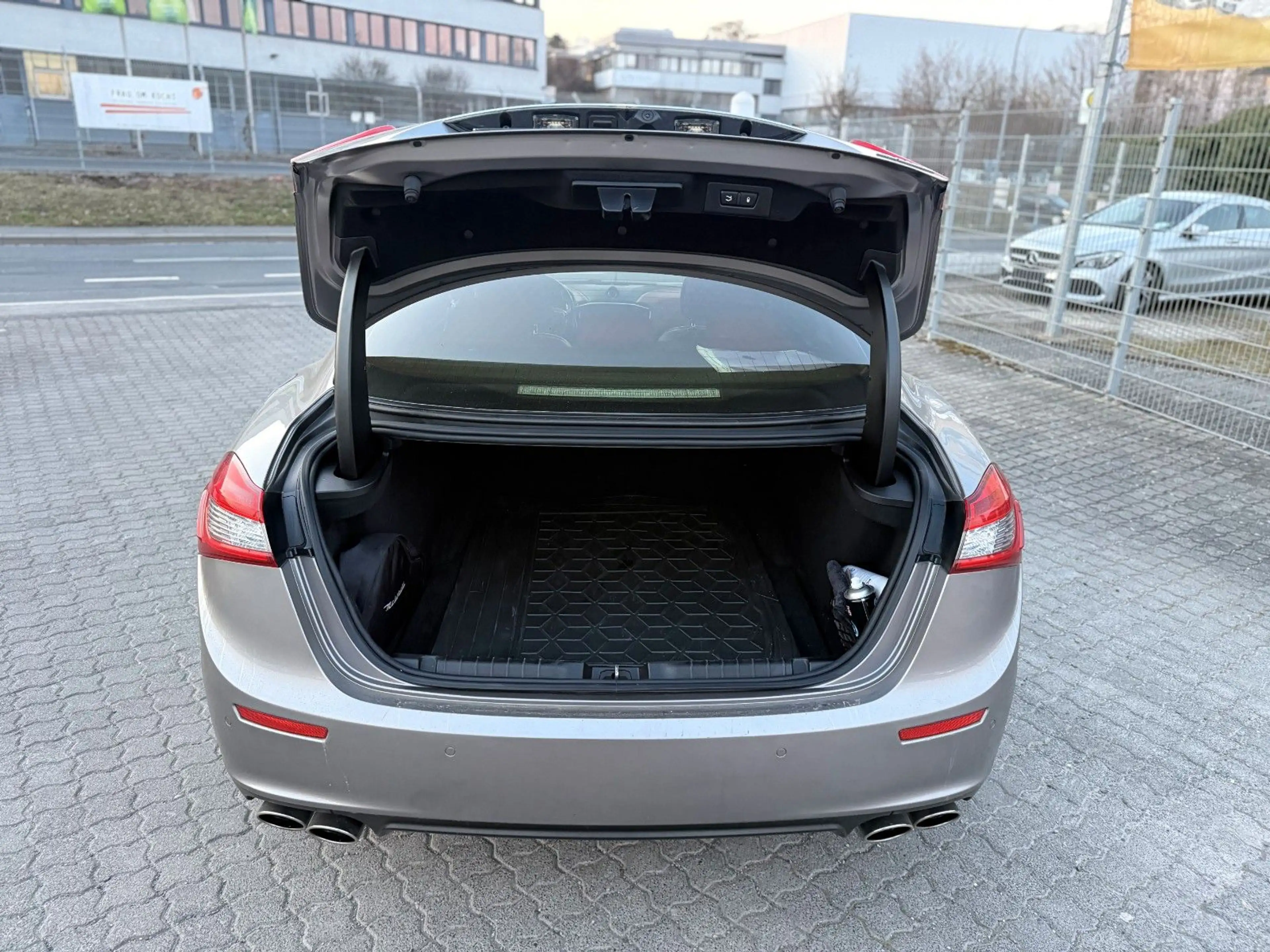 Maserati Ghibli 3.0 V6 Leder Rot Navi Kamera SHZ TÜV EU6 — photo 7