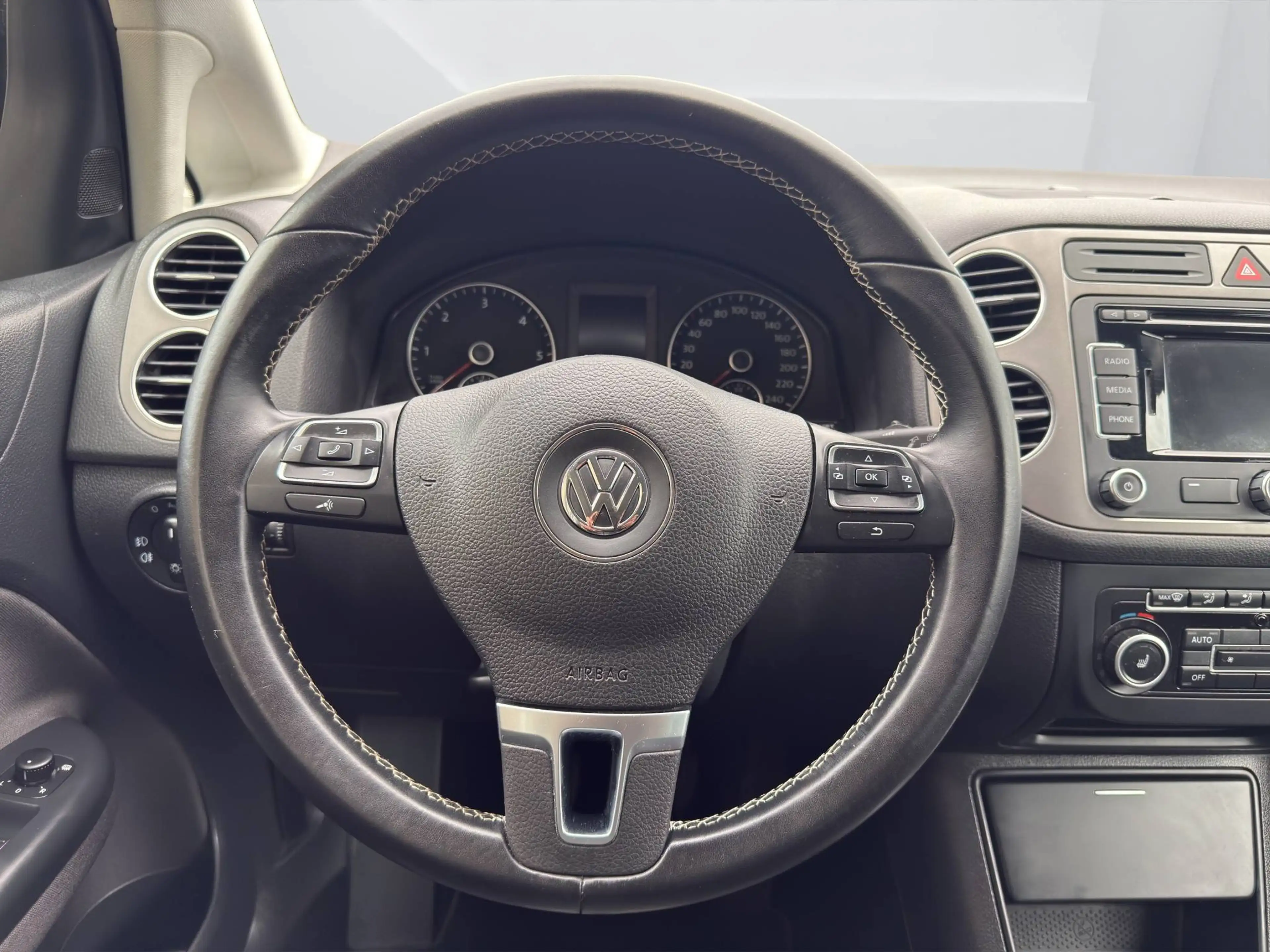 Volkswagen Golf Plus 1.6 TDI Match — photo 13