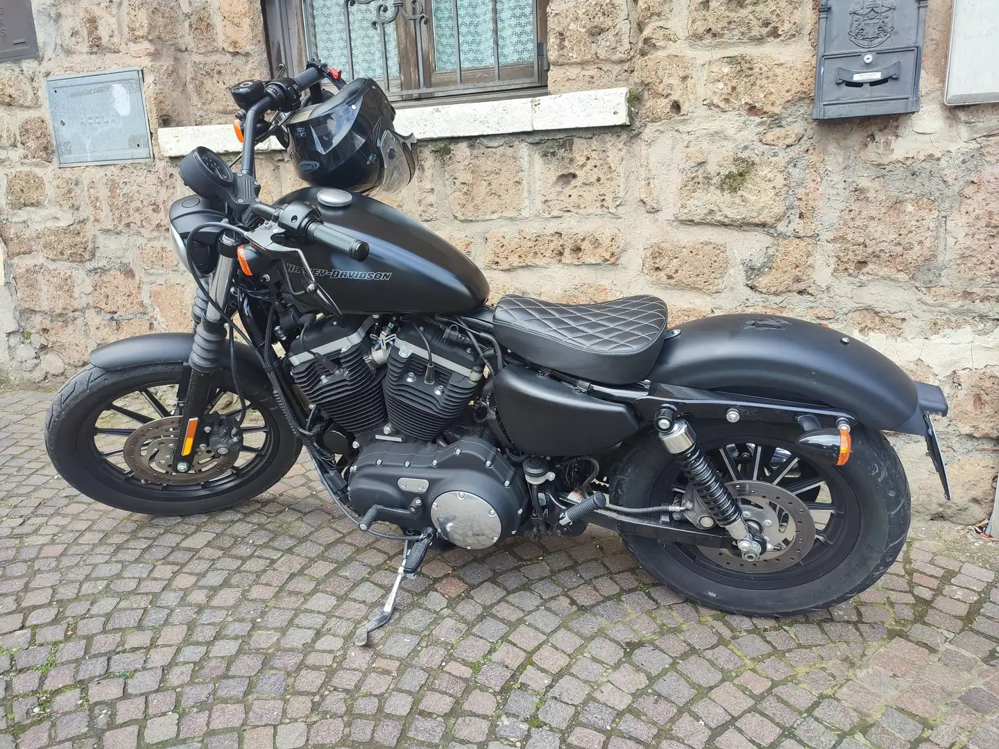 Harley-Davidson Iron 883 Fekete - 1