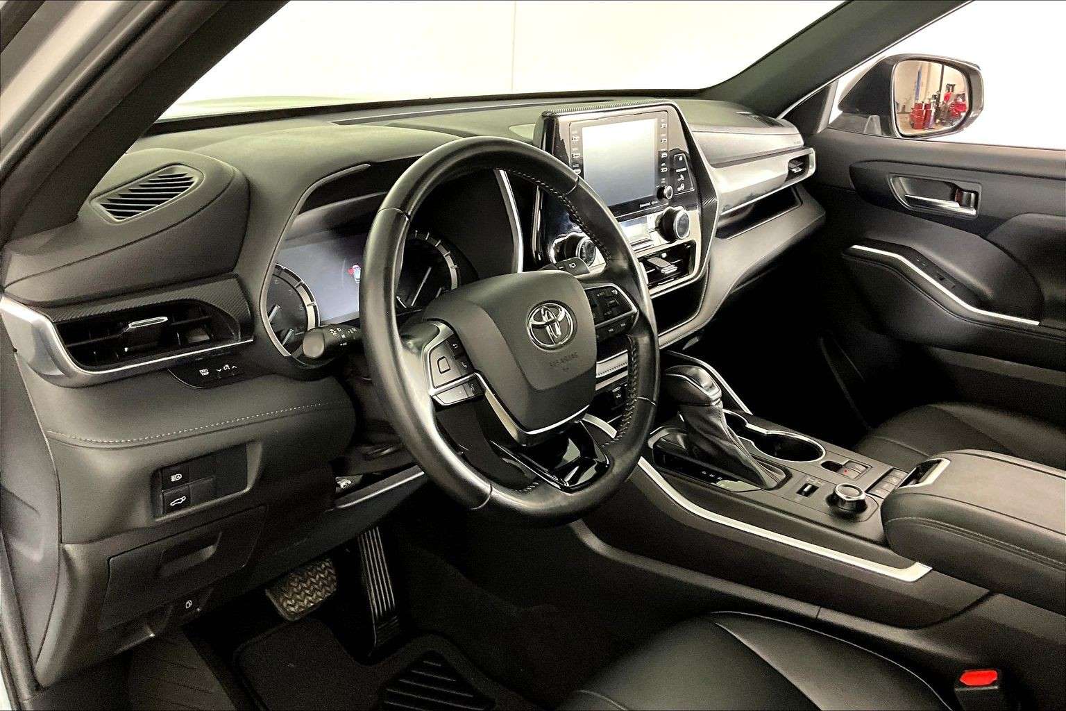 used 2021 Toyota Highlander car, priced at $35,998